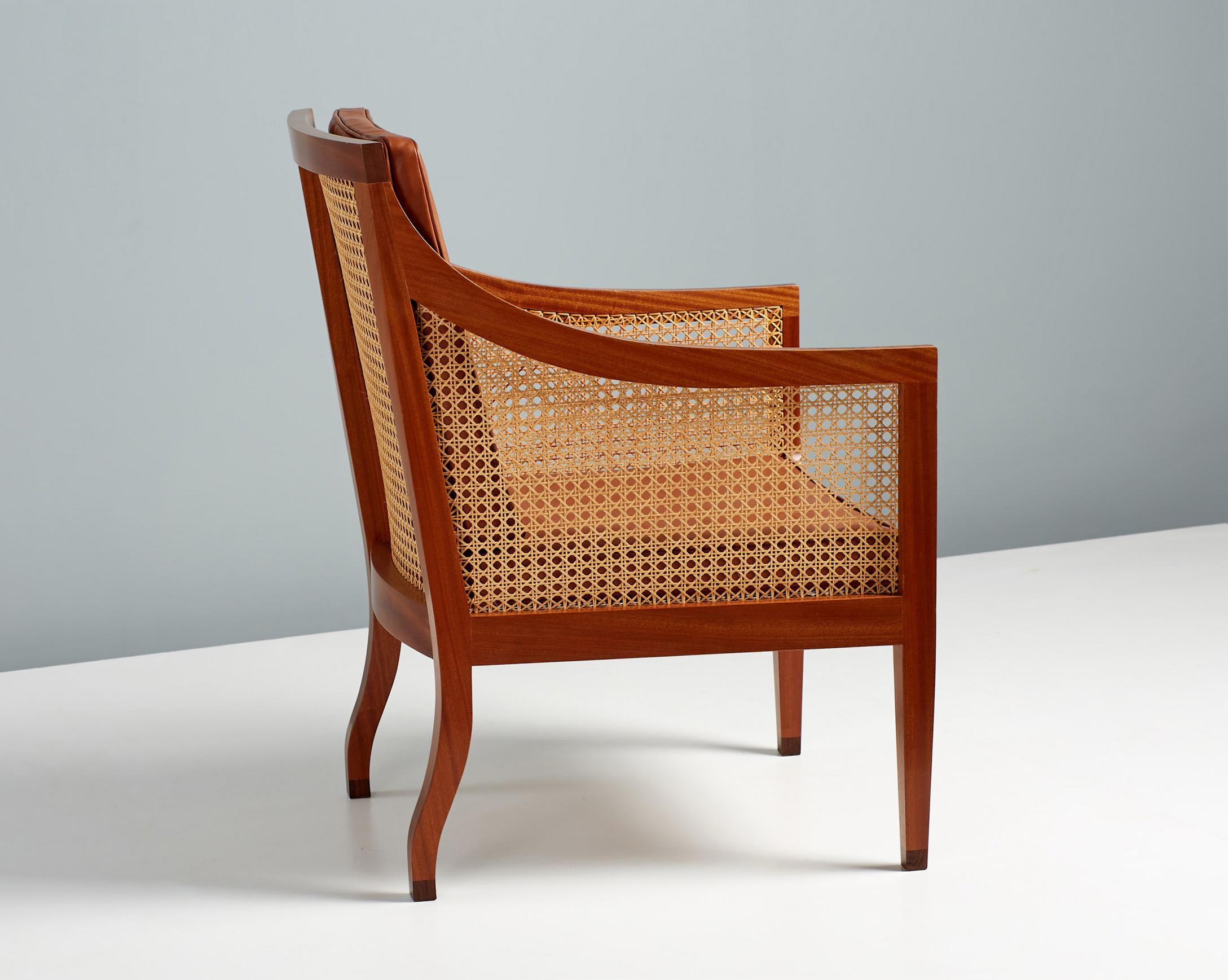 Européen Paire de chaises Bergères Kaare Klint modèle 4488 en acajou et bois de rose en vente