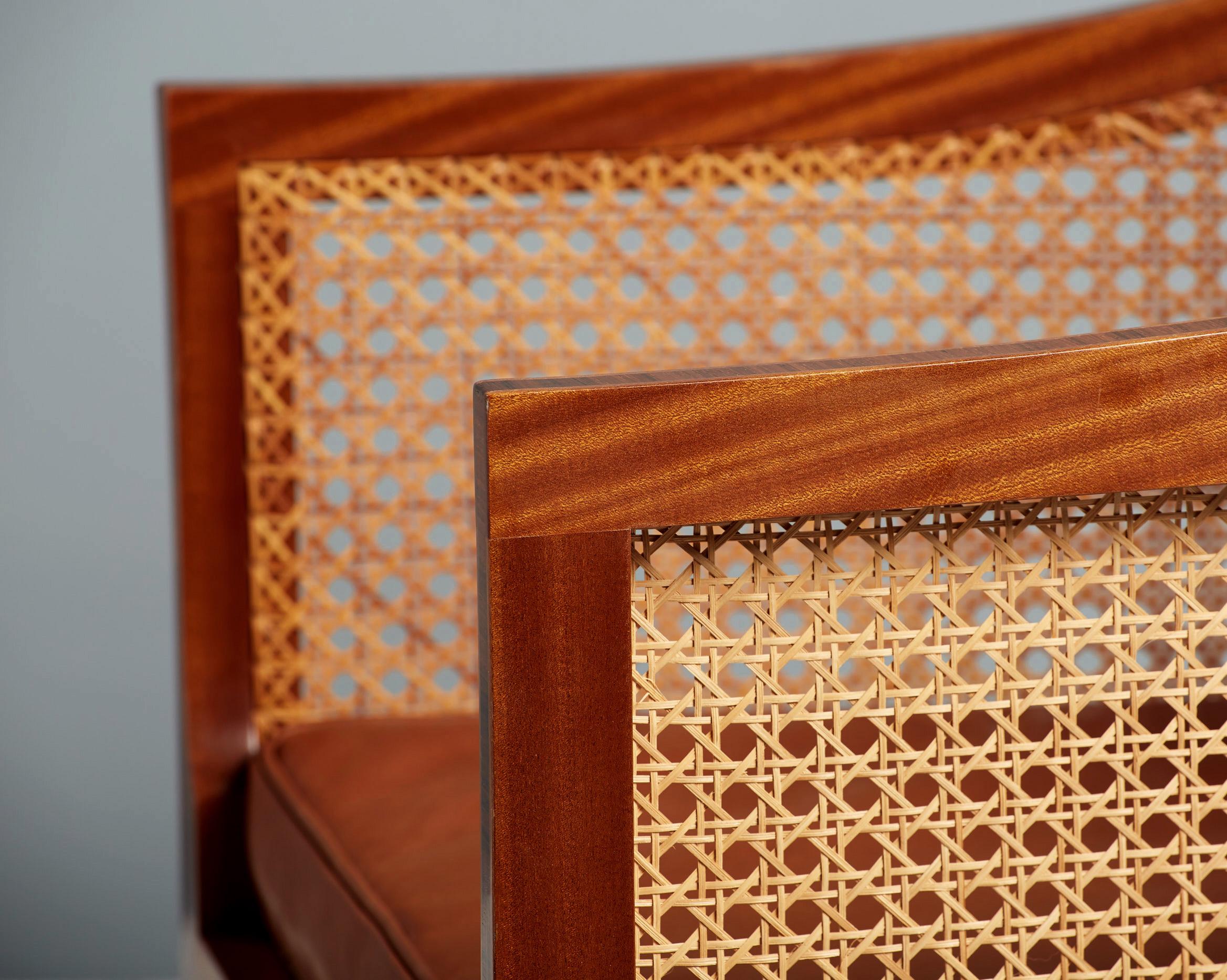 20ième siècle Paire de chaises Bergères Kaare Klint modèle 4488 en acajou et bois de rose en vente