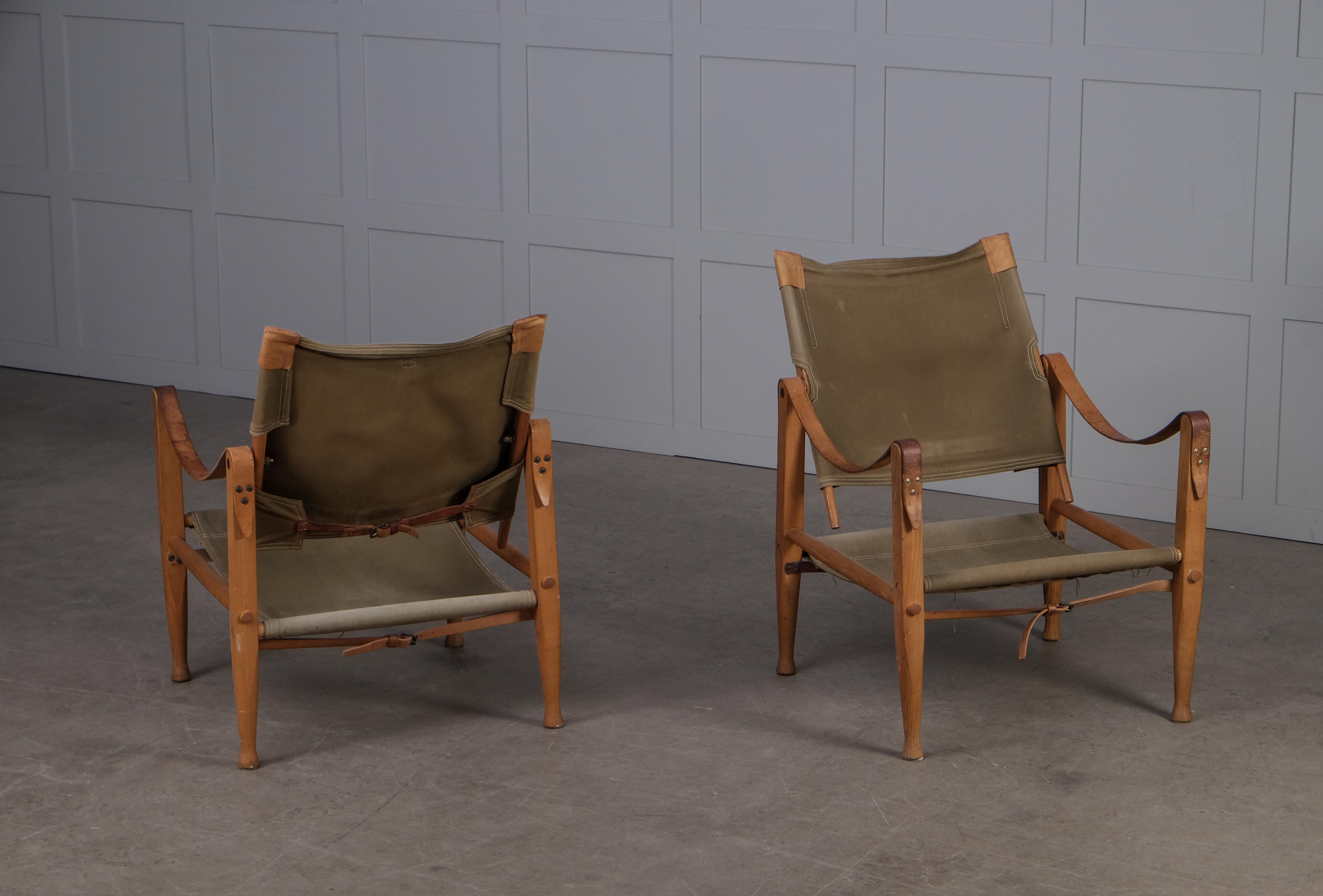 Military green safari chairs with patinated cognac brown leather straps. Designed by Kaare Klint in 1933, produced by Rud. Rasmussen, Denmark, 1960s.
Global front door shipping: €400.