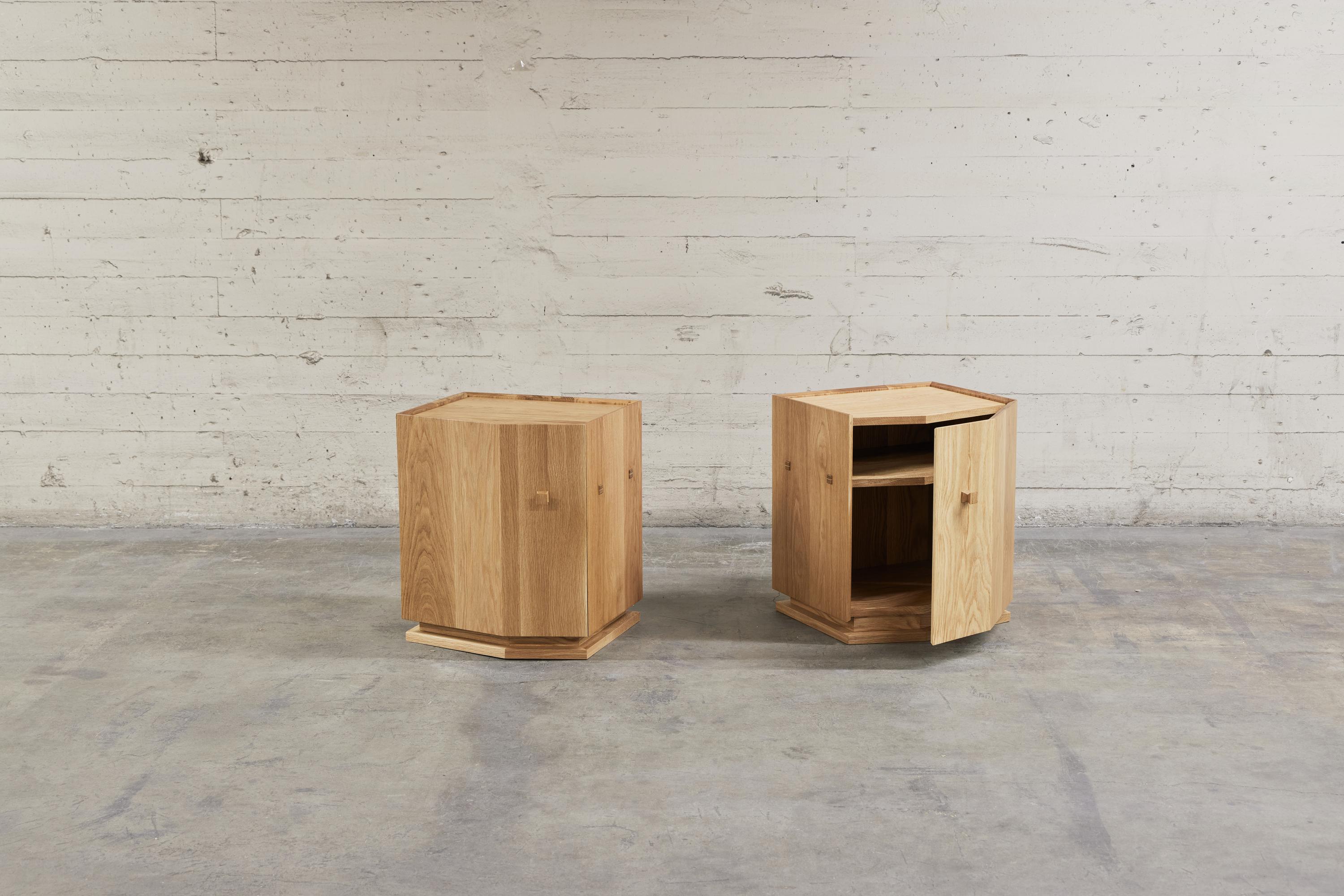 Pareja de mesillas de noche KADO de roble de Amee Allsop y Mokko Seishin en venta 8