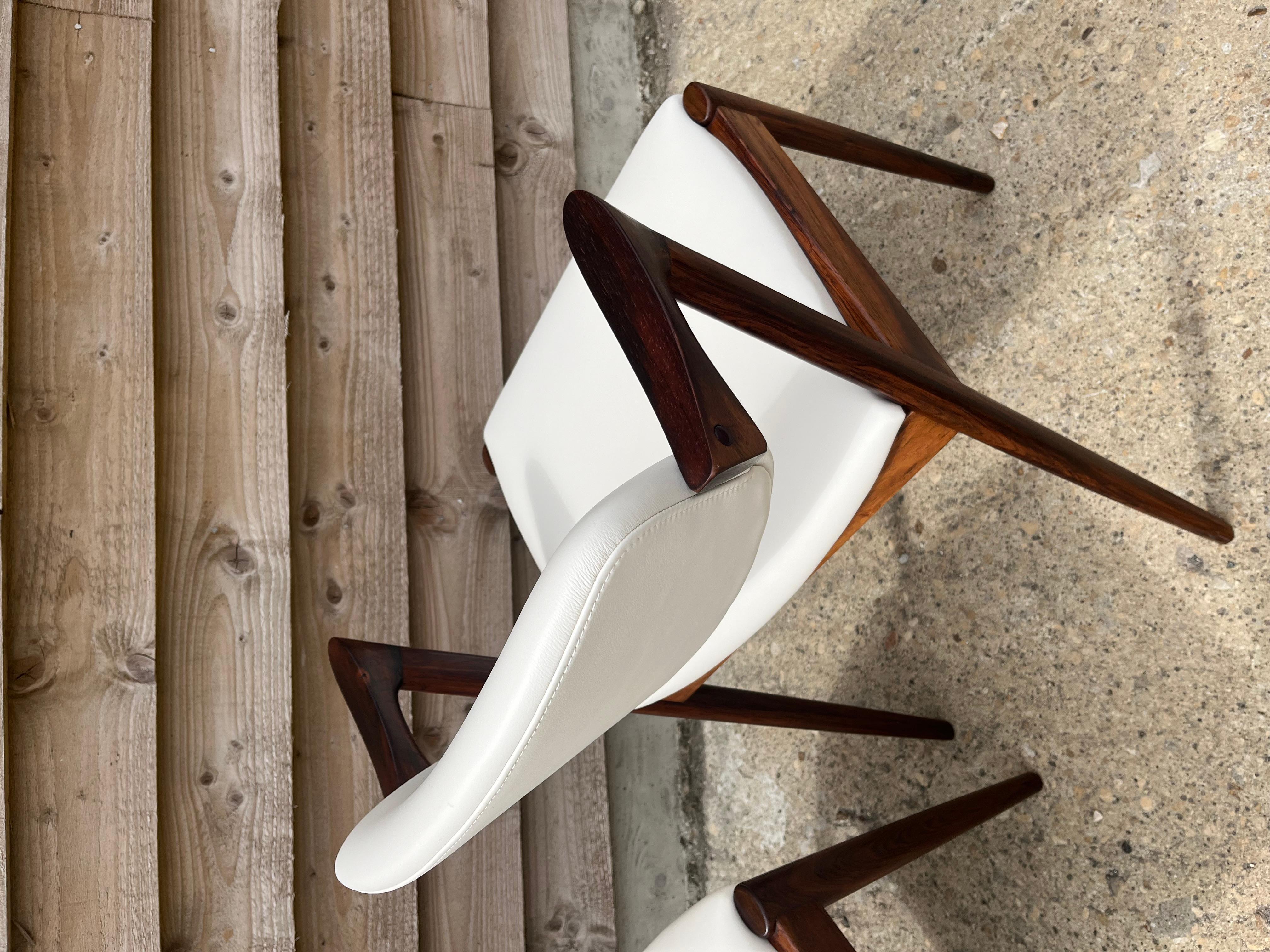 Paire de chaises Kai Kristiansen retapissées en cuir crème en vente 6