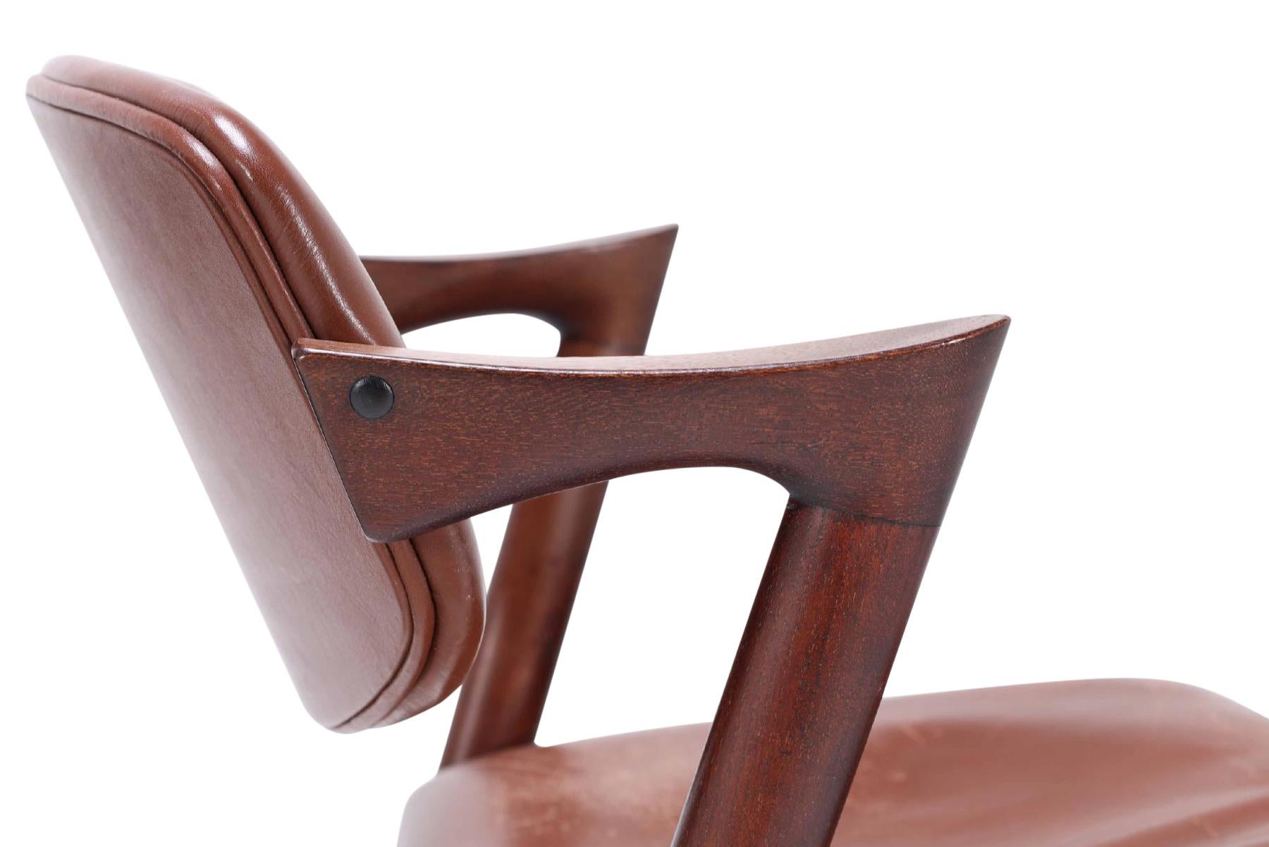 Mid-Century Modern Pair of Kai Kristiansen Model 42 Dining Chairs in Dark Stained Teak