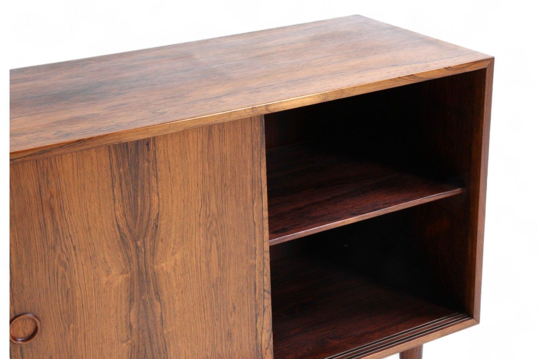 XX secolo Coppia di piccole credenze in teak di Kai Kristiansen in legno di palissandro in vendita