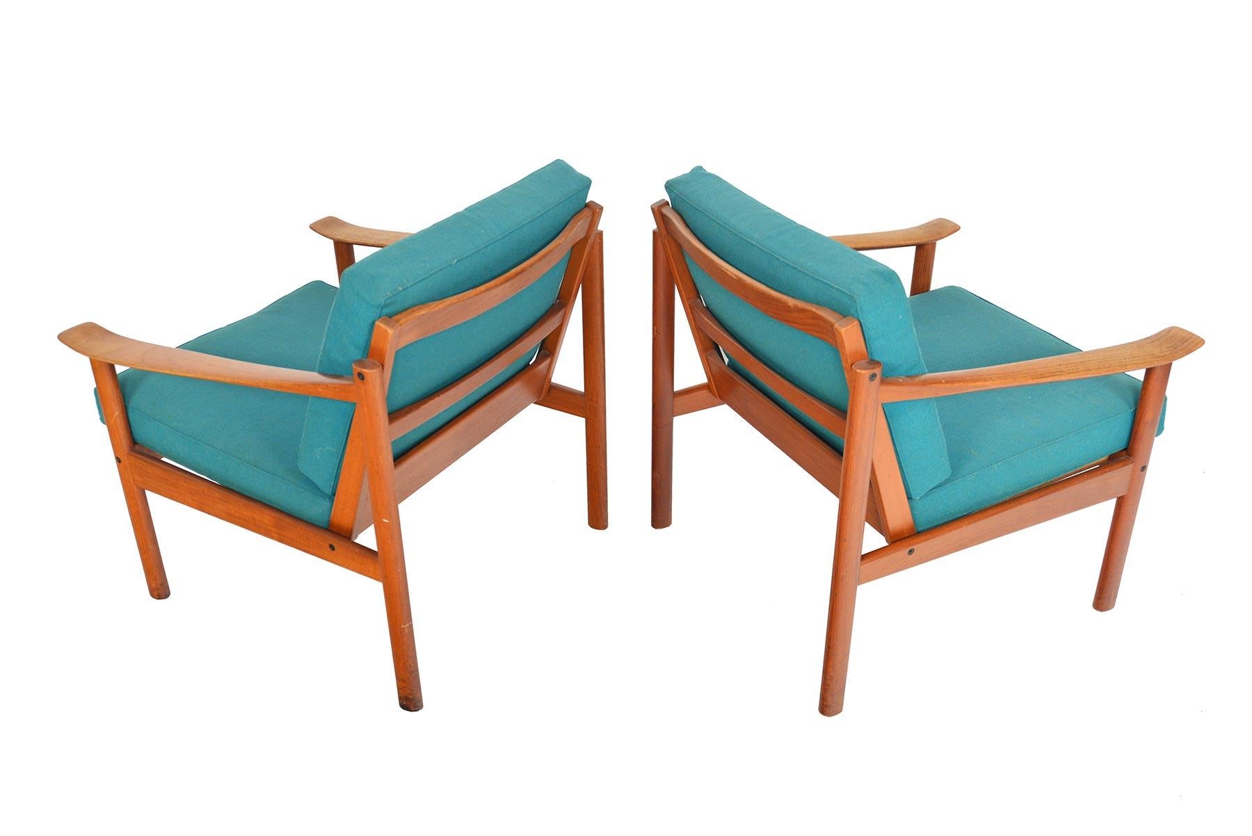 Pair of Kai Lyngfeldt Larsen Danish Modern Lounge Chairs in Teak by Soborg In Good Condition In Berkeley, CA