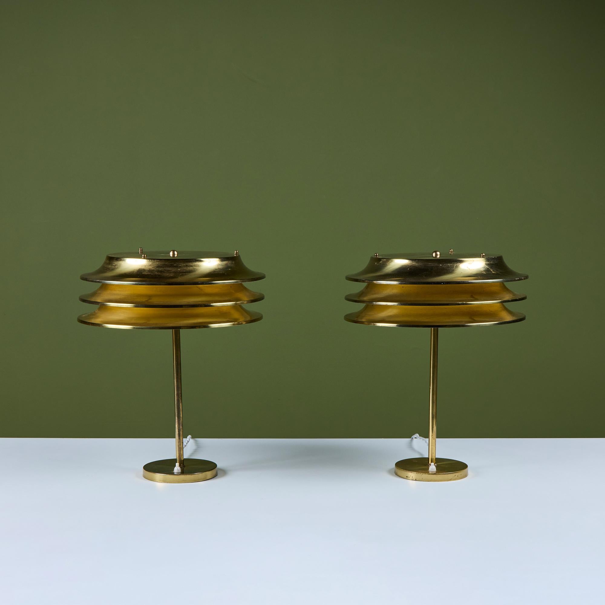 Mid-Century Modern Paire de lampes de table en laiton Kai Kai pour Orno en vente