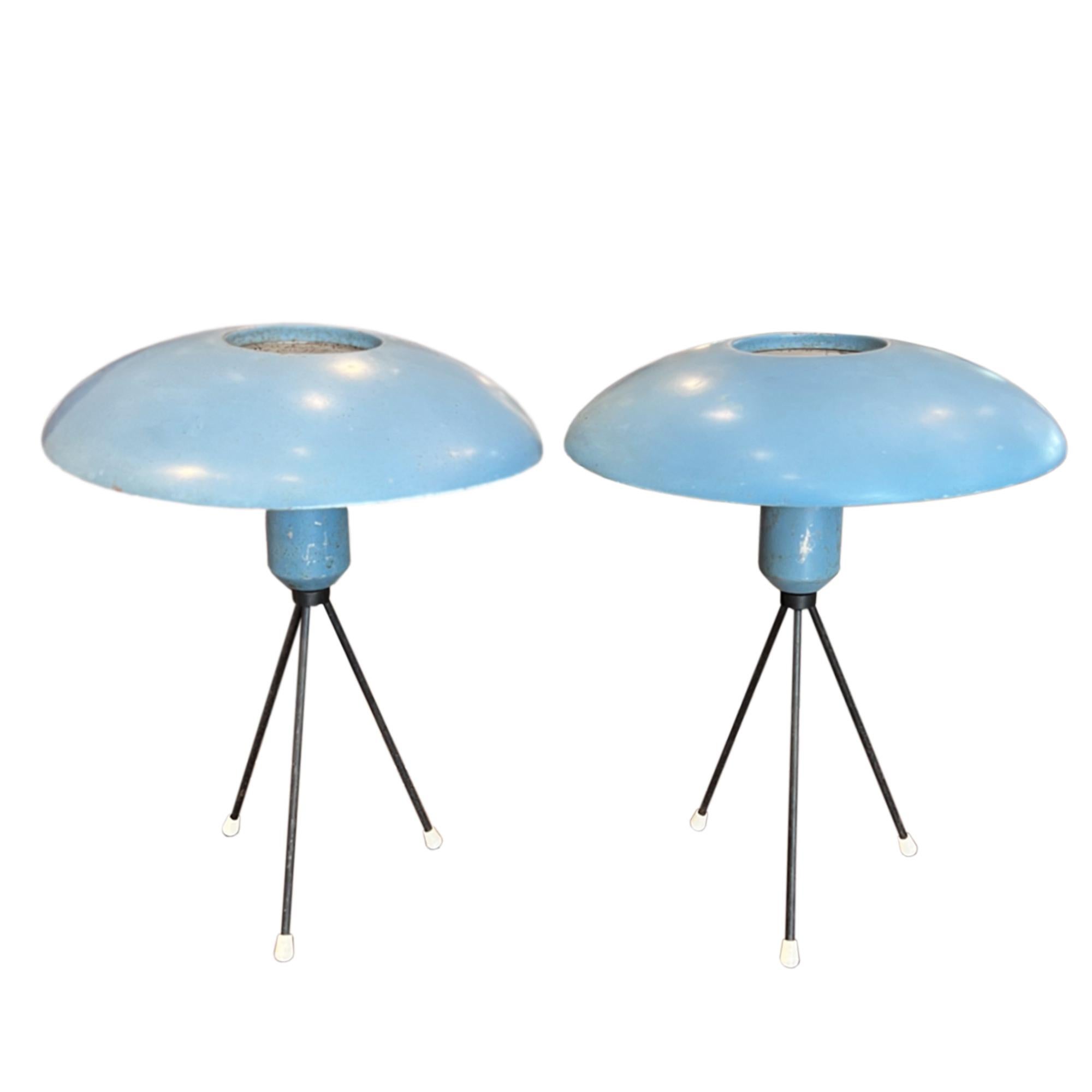 Pareja de lámparas de mesa Kalff para Philips, Países Bajos Años 50 Pintado en venta