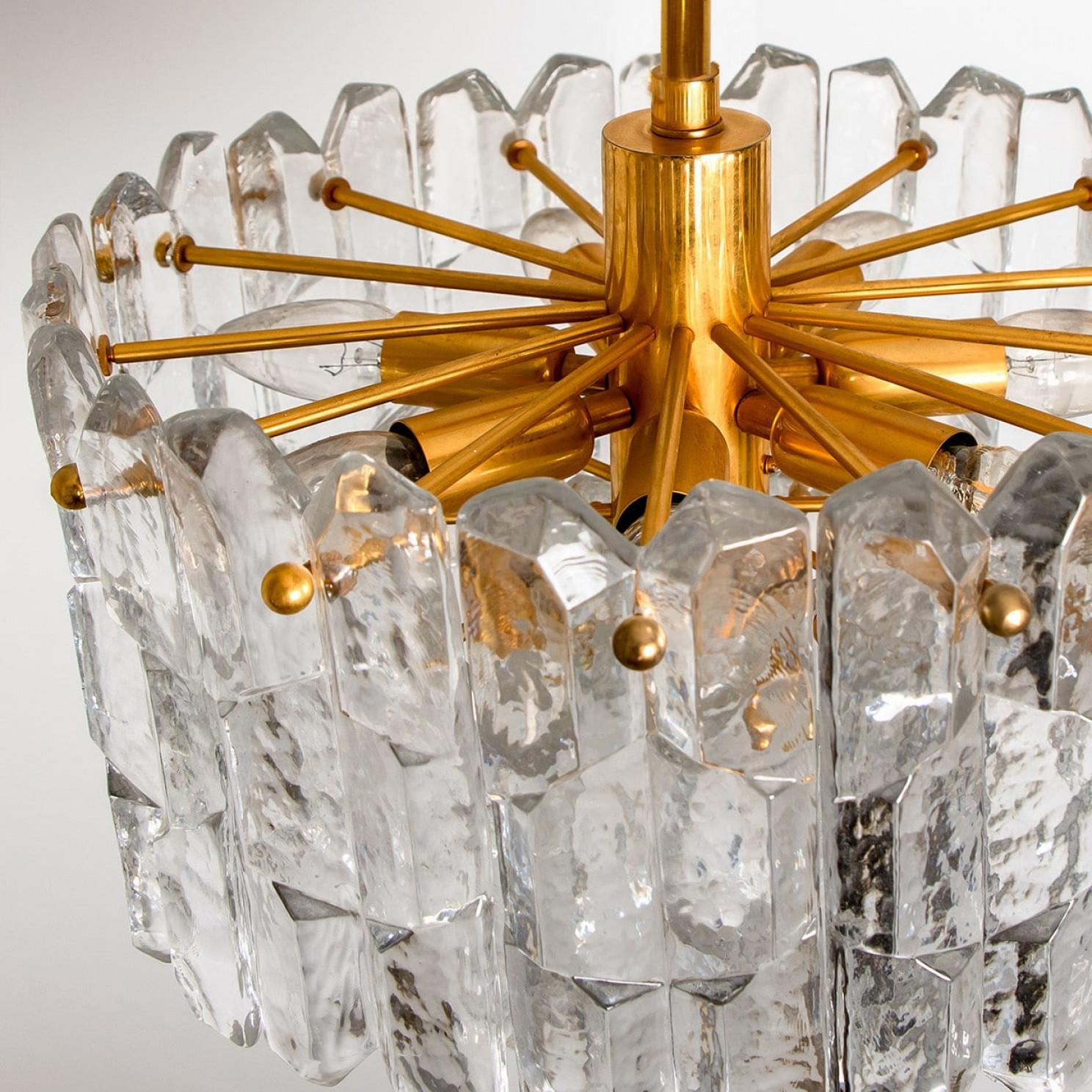 Pair of Kalmar Chandeliers or Pendant Lights 'Palazzo', Gilt Brass and Glass For Sale 5