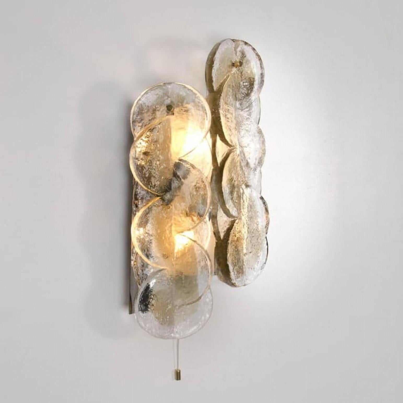Metallo Coppia di lampade da parete in vetro ghiaccio a spirale di agrumi Kalmar, Austria, 1969 in vendita