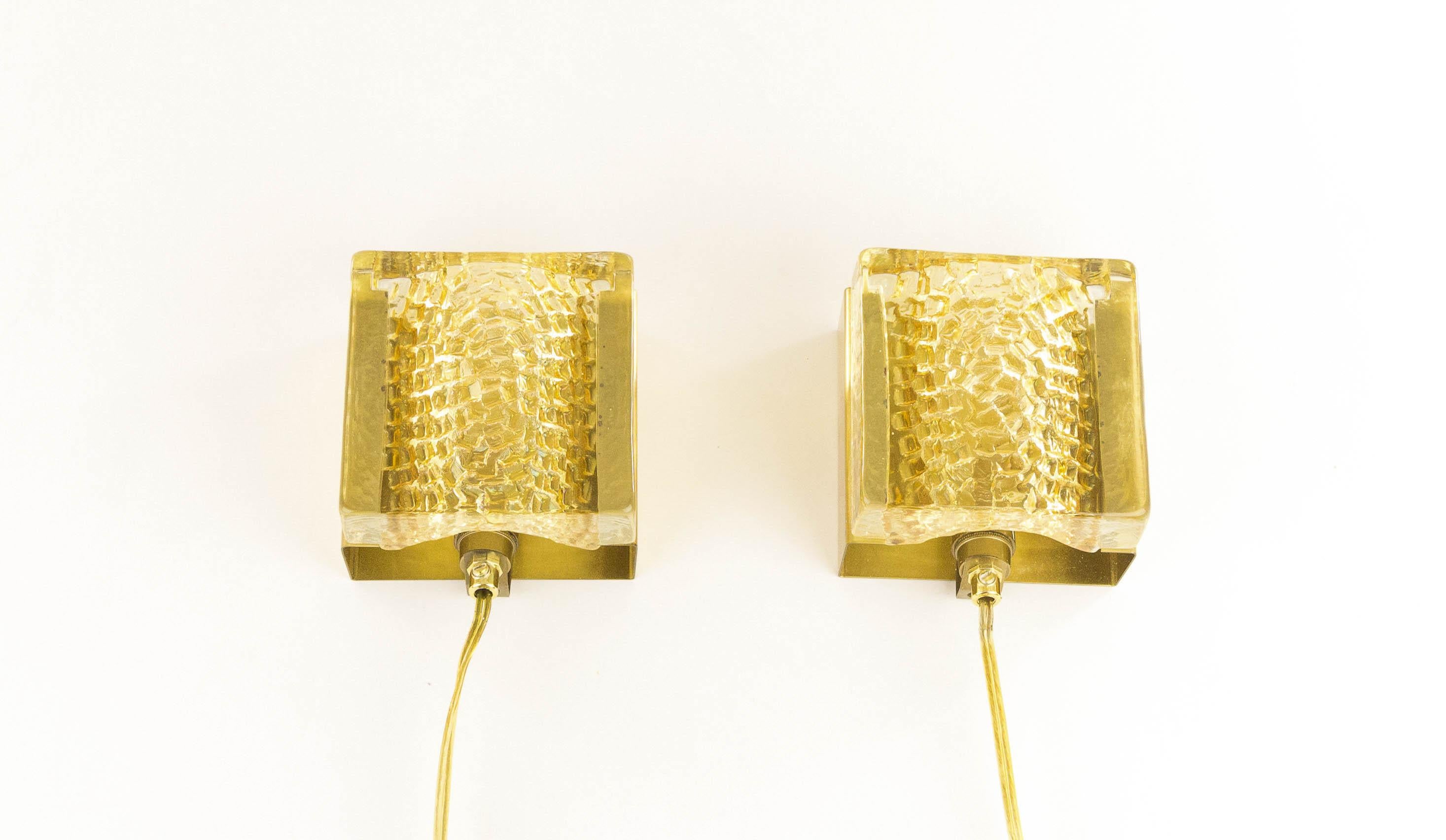 Scandinavian Modern Pair of Kalmar glass and brass Wall lamps in gold by Vitrika, 1970s For Sale