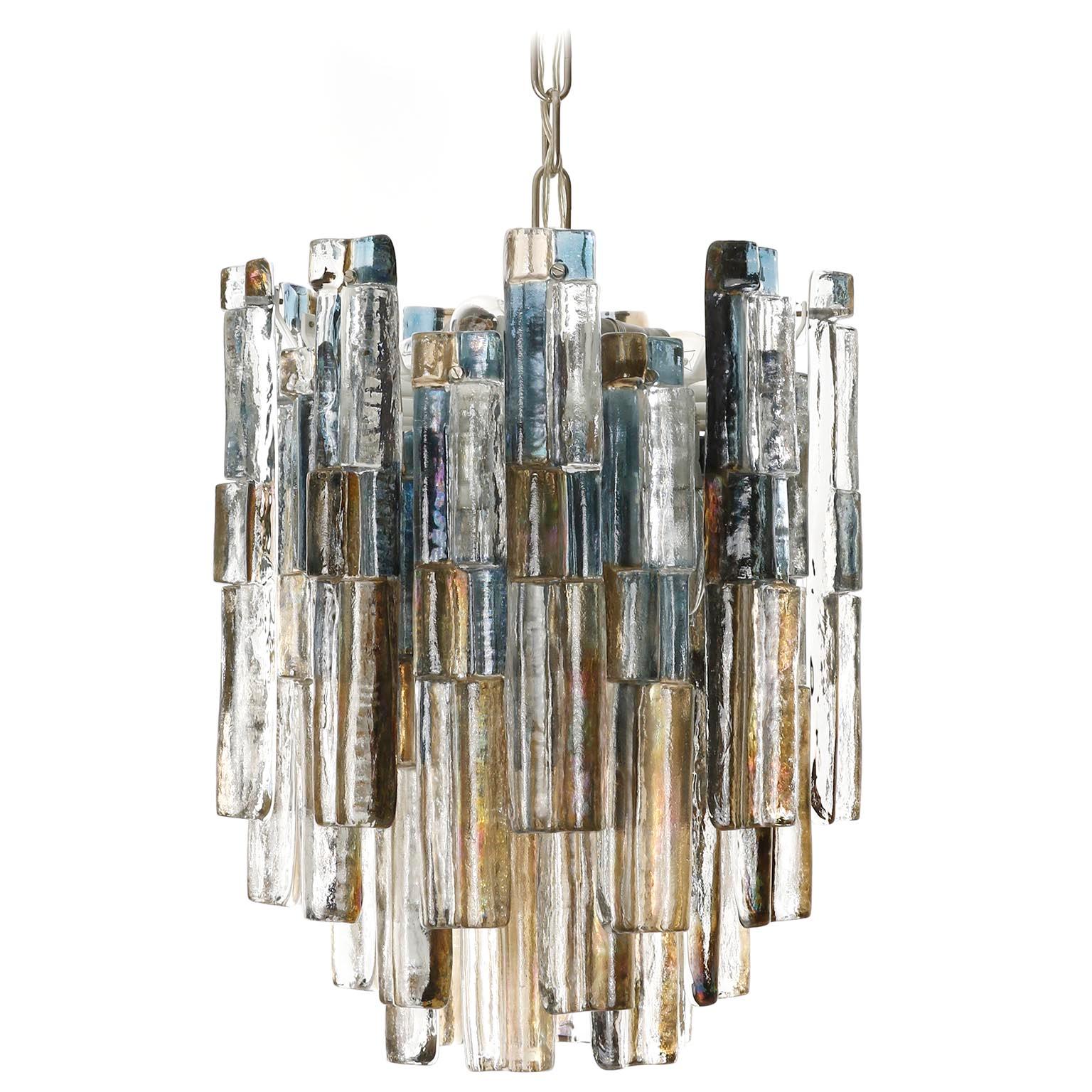 Paar Kalmar Glass Chandeliers Pendelleuchten, Blau-Bernsteinglas Nickel, 1970er Jahre (Moderne der Mitte des Jahrhunderts) im Angebot