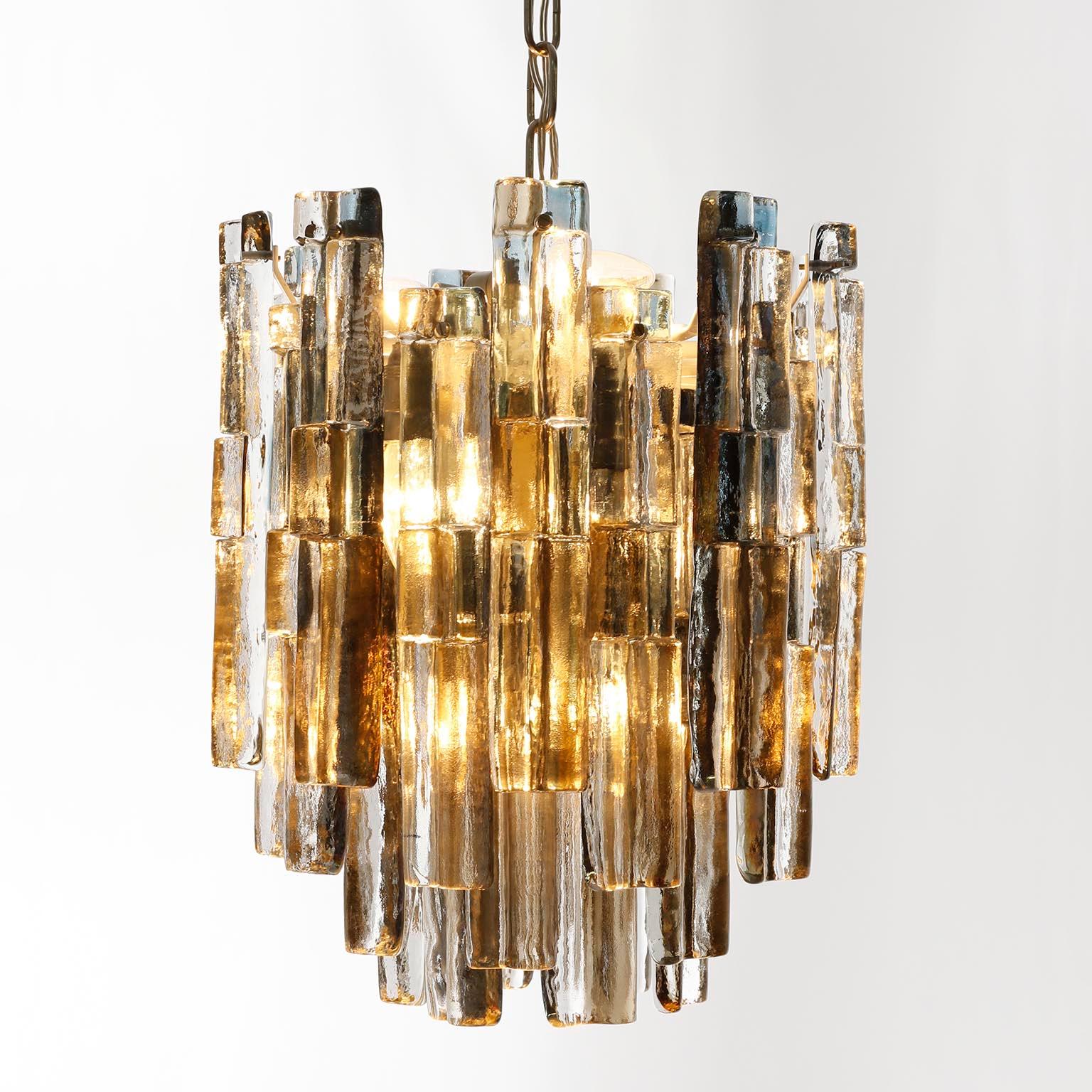 Paar Kalmar Glass Chandeliers Pendelleuchten, Blau-Bernsteinglas Nickel, 1970er Jahre (Ende des 20. Jahrhunderts) im Angebot