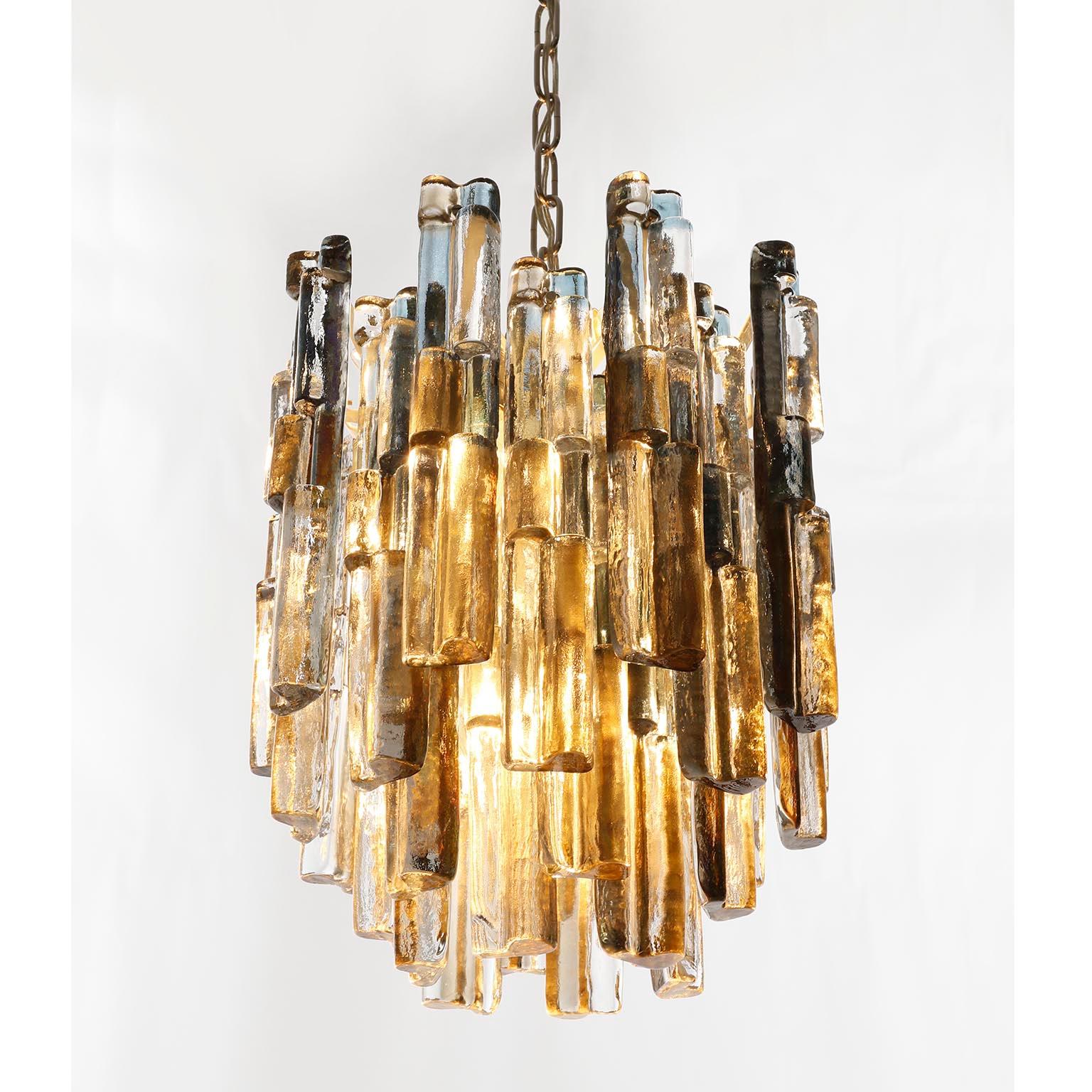 Paar Kalmar Glass Chandeliers Pendelleuchten, Blau-Bernsteinglas Nickel, 1970er Jahre (Metall) im Angebot