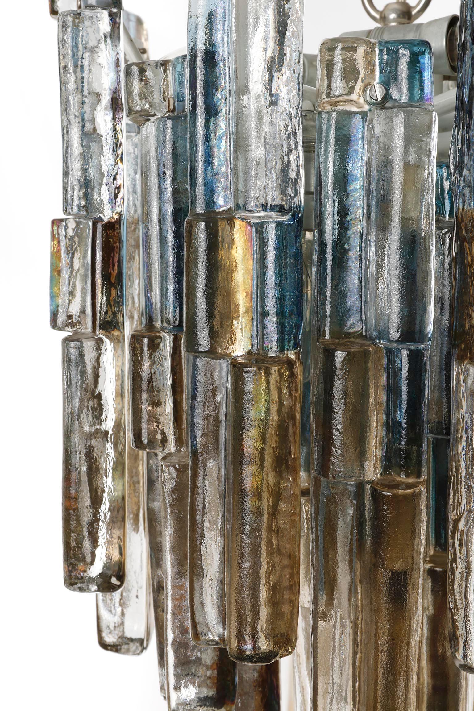 Paar Kalmar Glass Chandeliers Pendelleuchten, Blau-Bernsteinglas Nickel, 1970er Jahre im Angebot 4