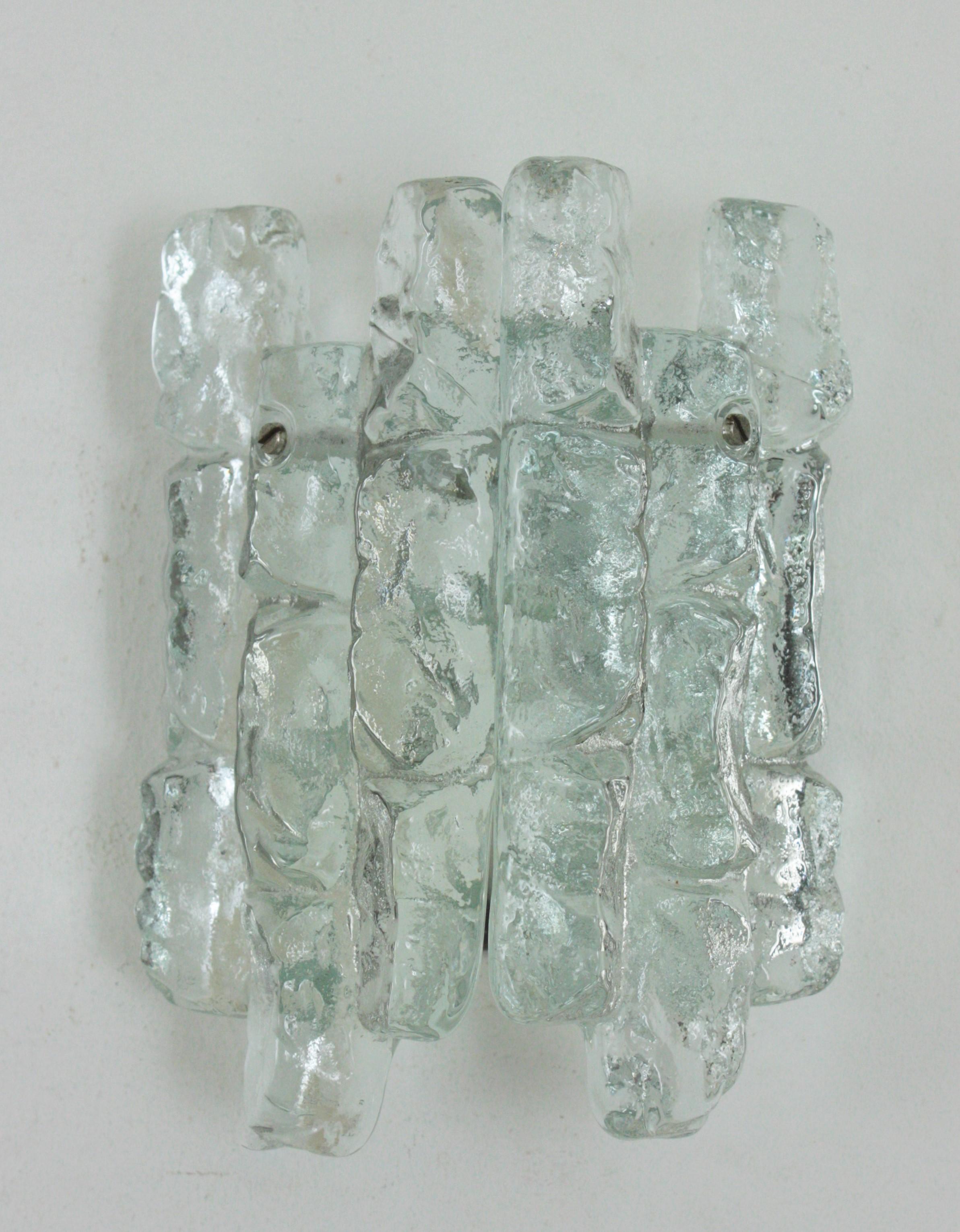 Paar Kalmar-Eisglas-Wandleuchter, 1960er-Jahre (Stahl) im Angebot