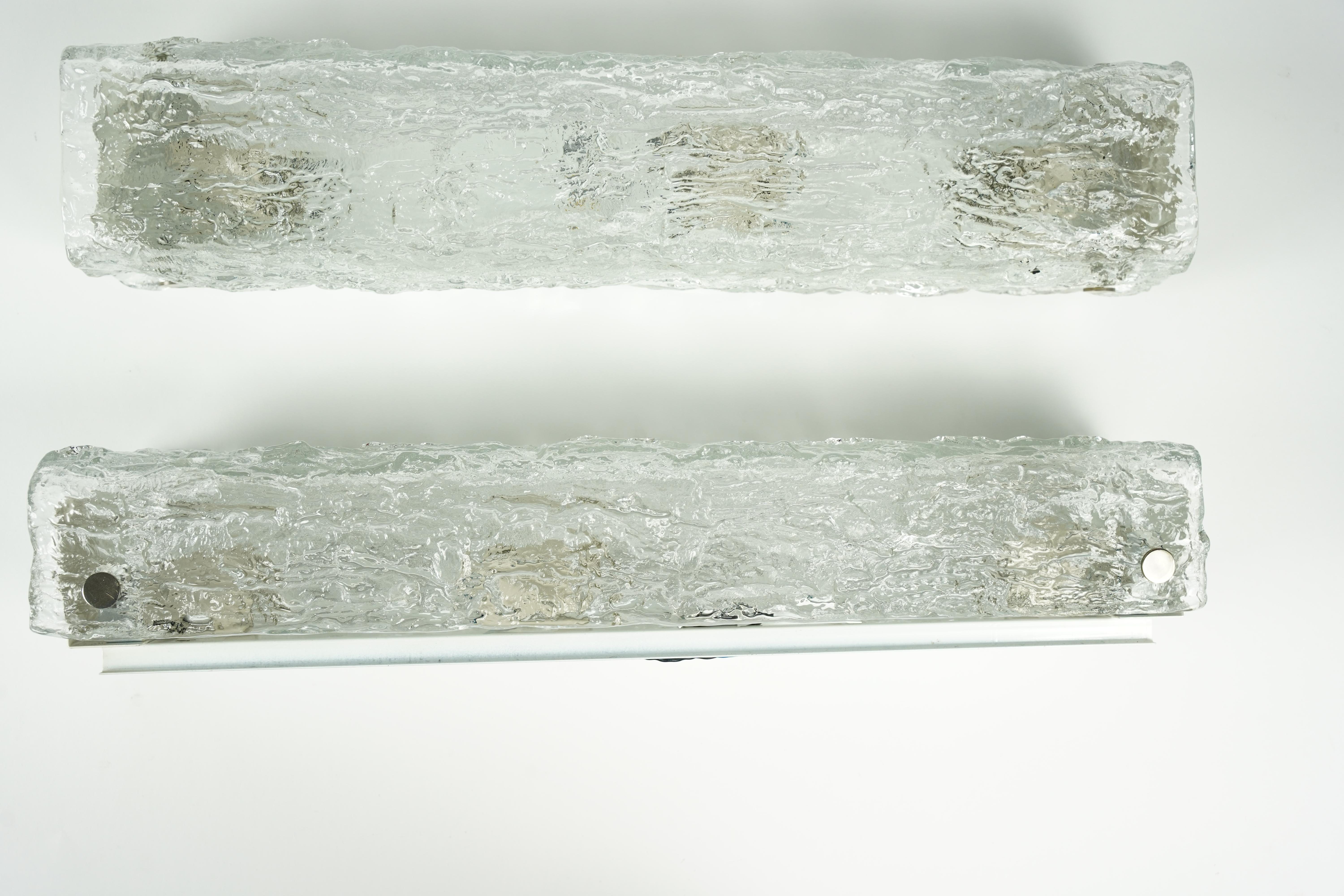 Paire de Lights Kaiser Verre coudé sur cadre en métal blanc, Allemagne, 1960 Bon état - En vente à Bronx, NY