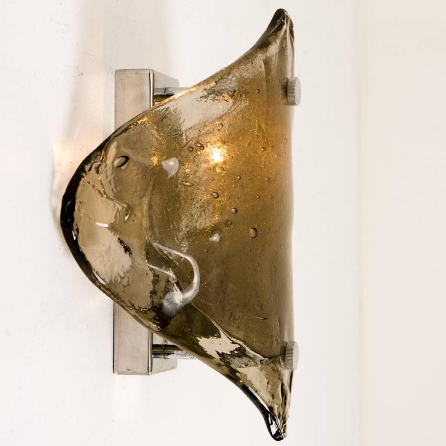 Austriaco Coppia di lampade da parete o sconsigliate in vetro fumé di Murano, anni Settanta in vendita
