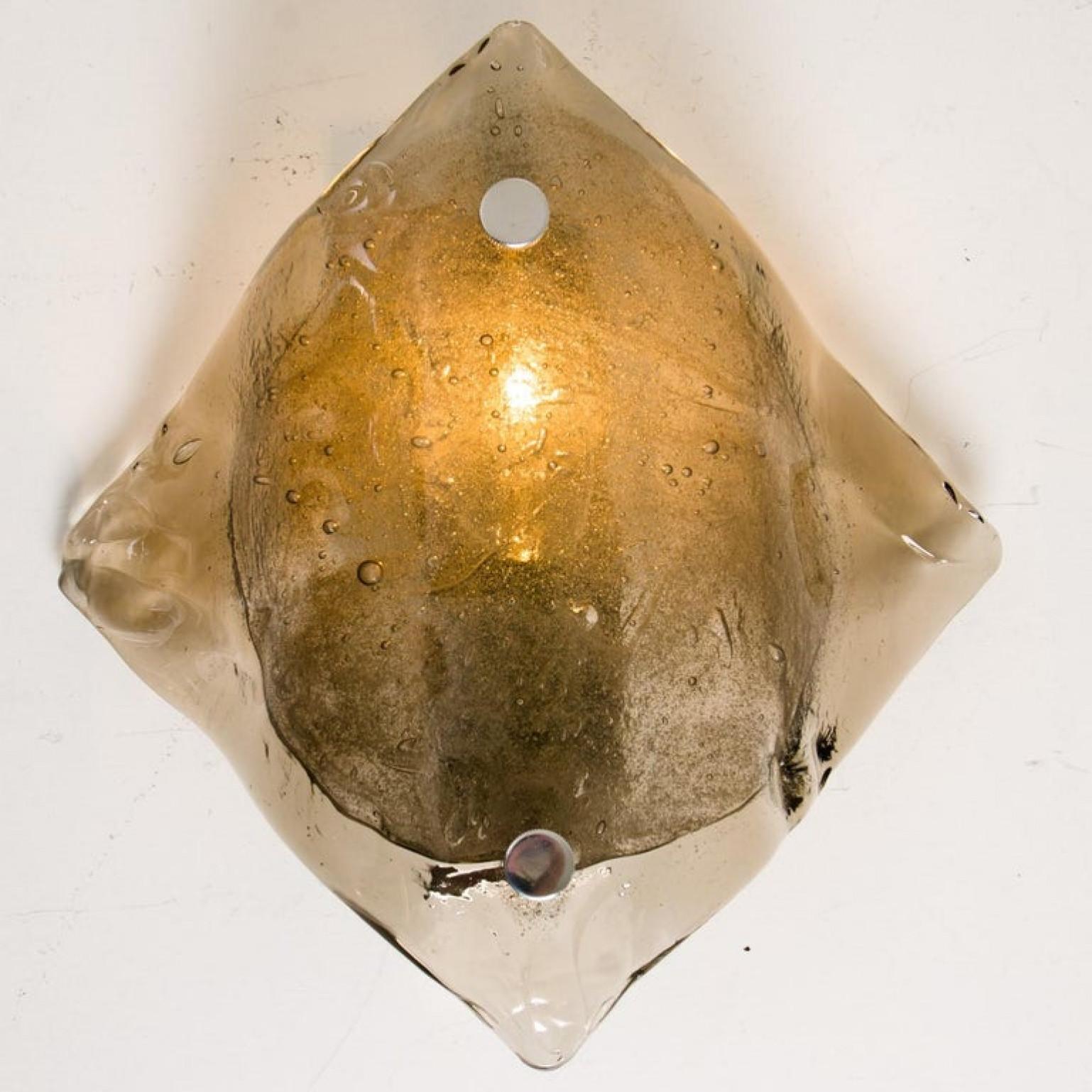 XX secolo Coppia di lampade da parete o sconsigliate in vetro fumé di Murano, anni Settanta in vendita