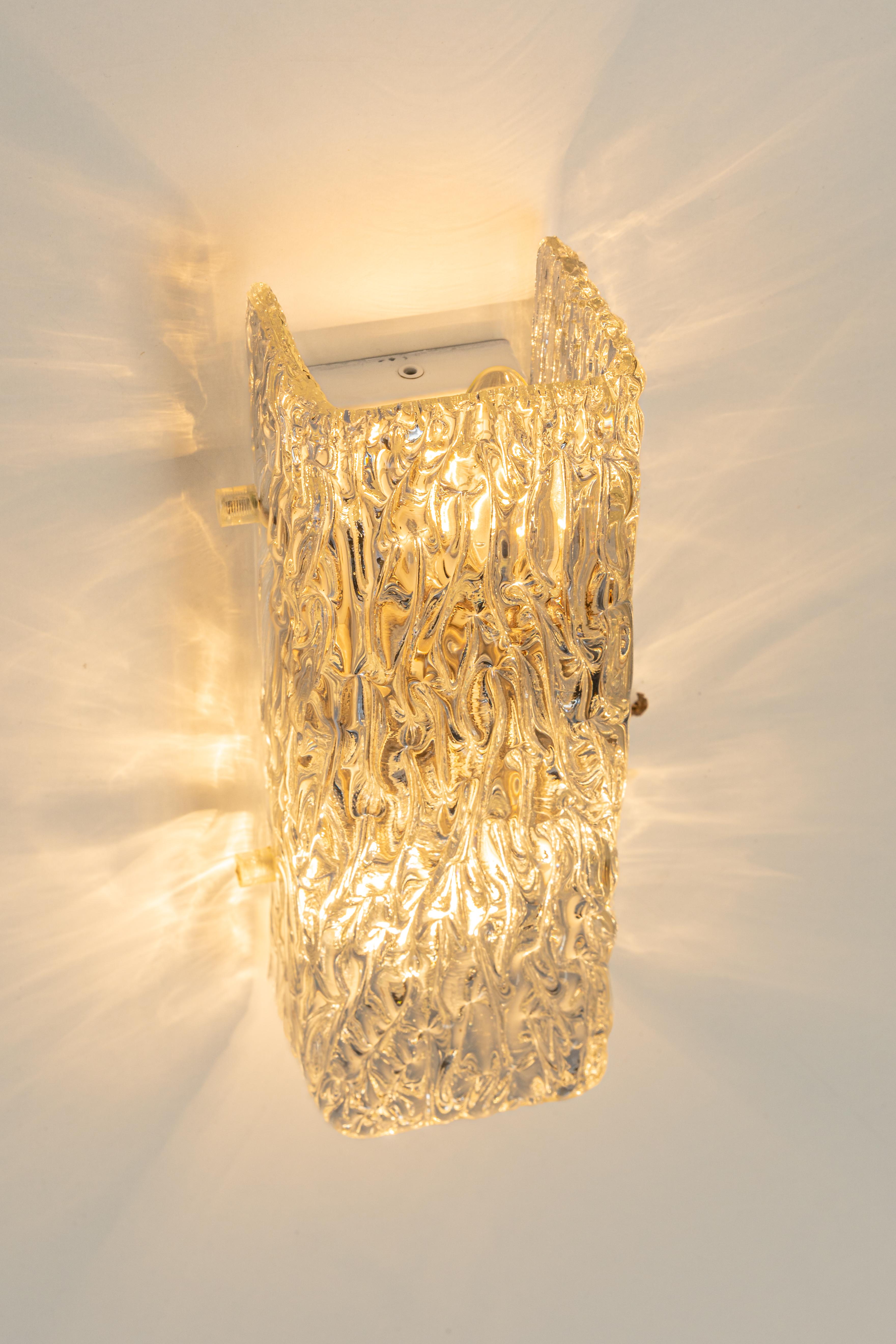 1 di 2 coppie di applique in vetro Kalmar Sconces, Austria, anni '60 in vendita 4