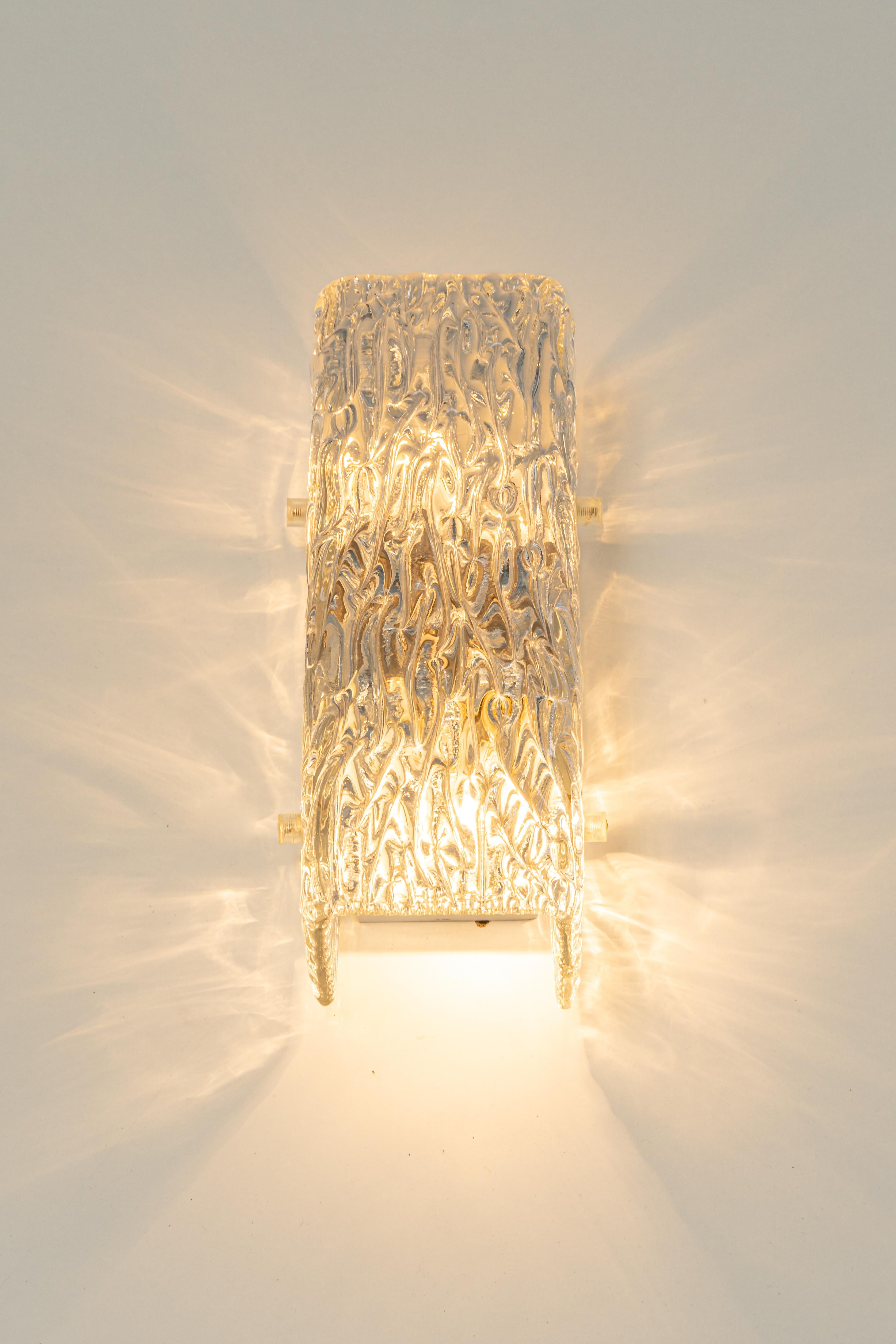 1 di 2 coppie di applique in vetro Kalmar Sconces, Austria, anni '60 in vendita 1