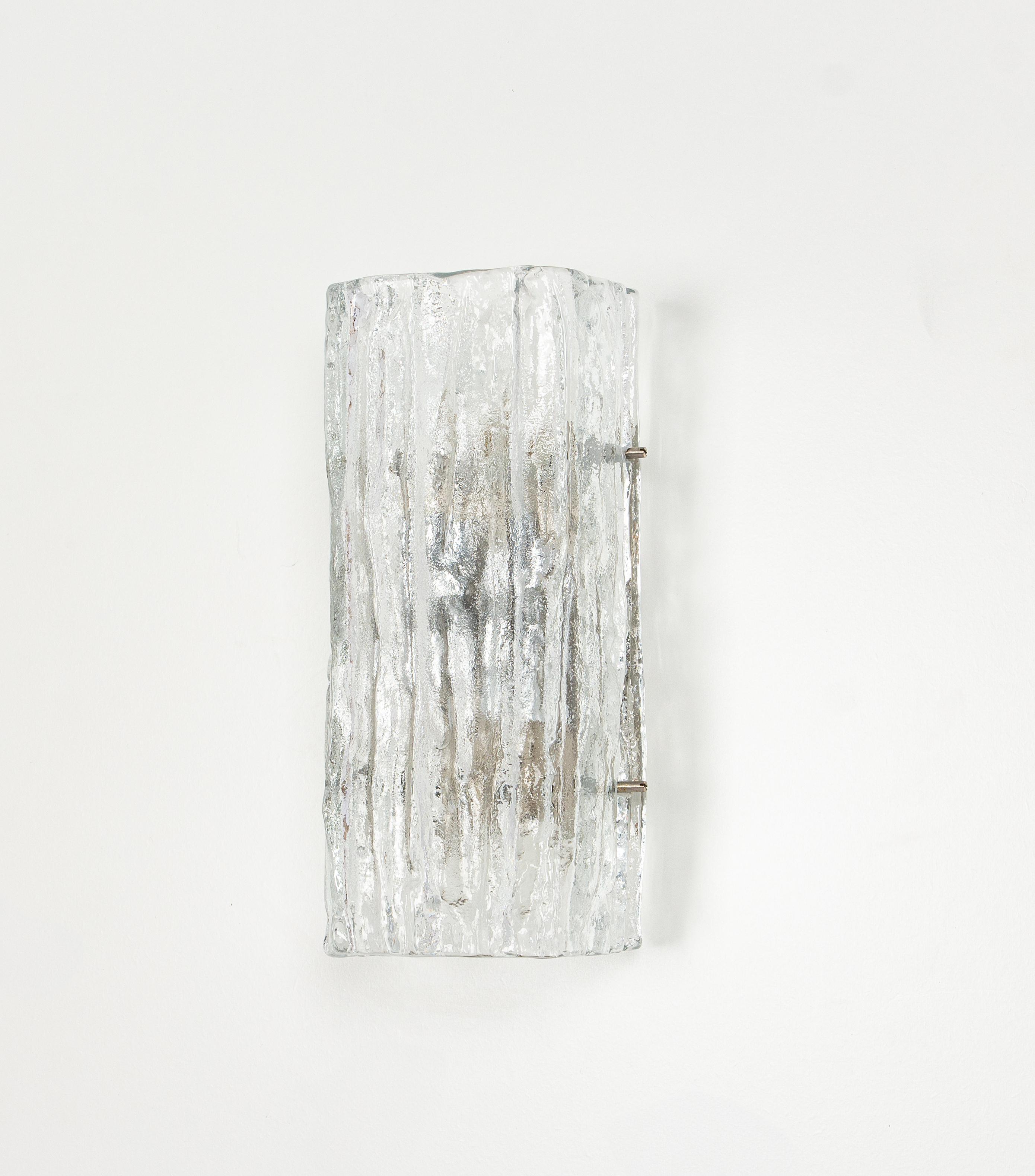 Metà XX secolo Coppia di lampade a parete a forma di sconces Kalmar, Austria, anni '60 in vendita