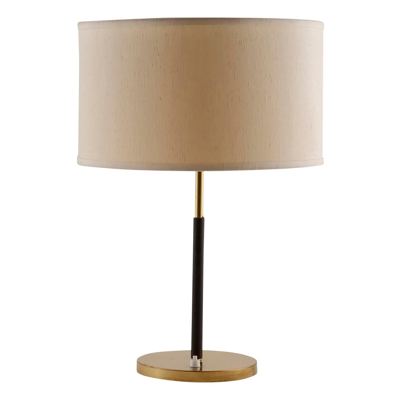 A pair of table lamps by J.T. Kalmar, manufactured in midcentury, circa 1960.
They are made of a brass covered base, a covered stand with dark brown leather, brass fittings.
The lamp shades are renewed on base of the original ones. They will be