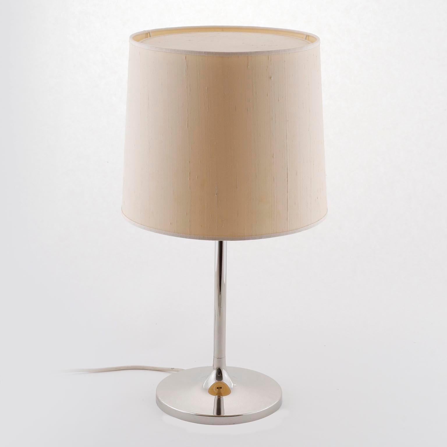 Mid-Century Modern Pair of Kalmar Table Lamps with Tulip Base, Polished Nickel, Beige Shade, 1970 For Sale