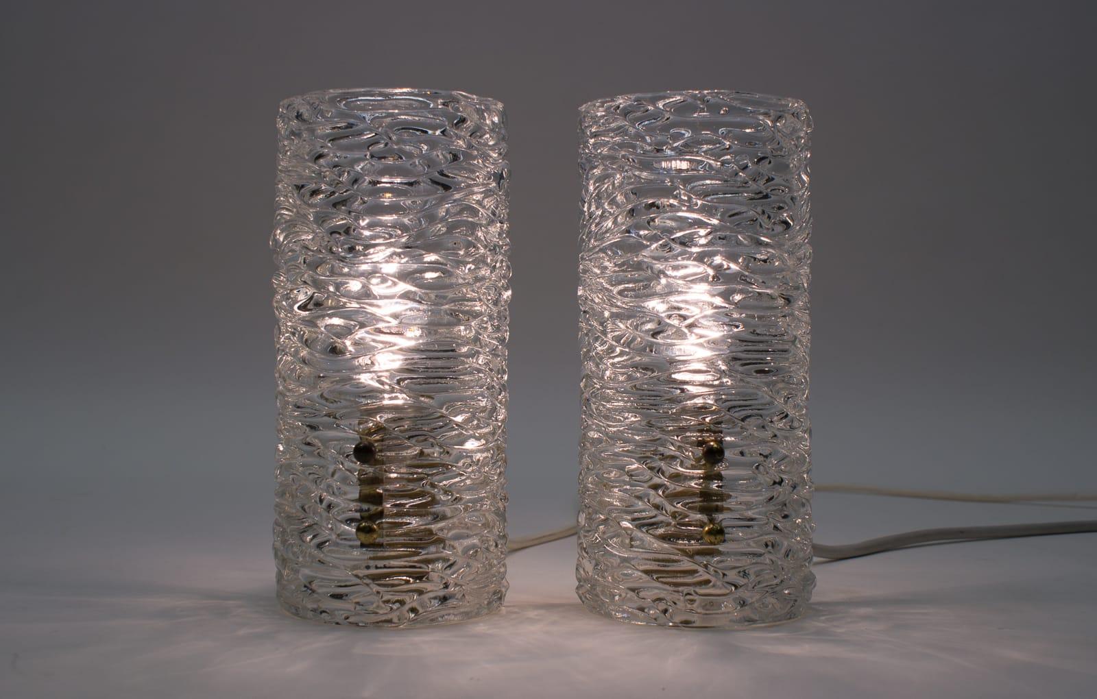 Mid-Century Modern Paire d'appliques murales en verre texturé Kalmar, vers 1960 en vente