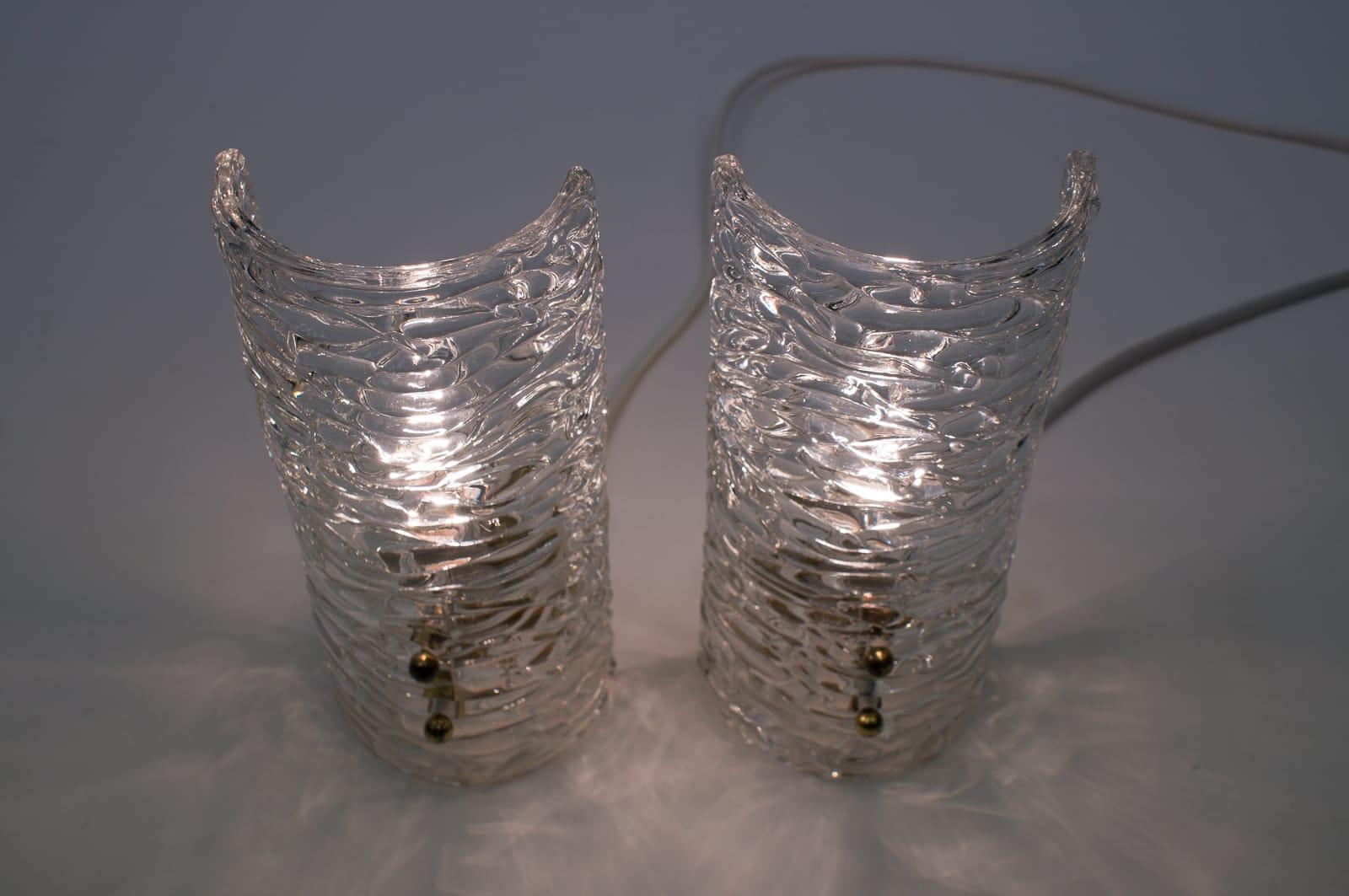 Paire d'appliques murales en verre texturé Kalmar, vers 1960 en vente 1