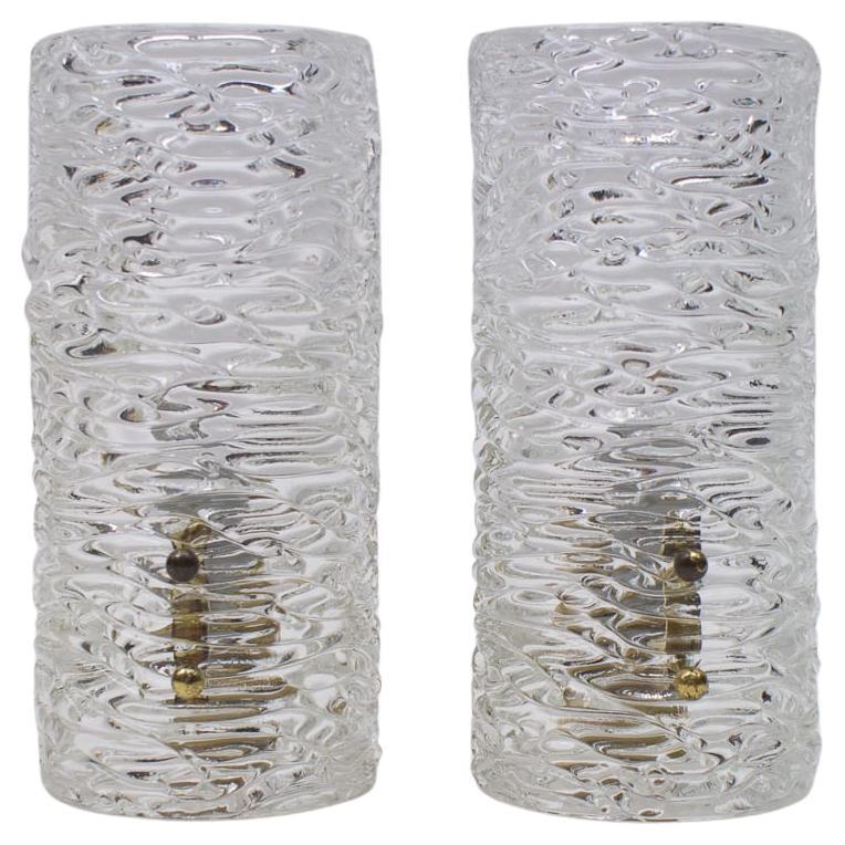 Paire d'appliques murales en verre texturé Kalmar, vers 1960 en vente