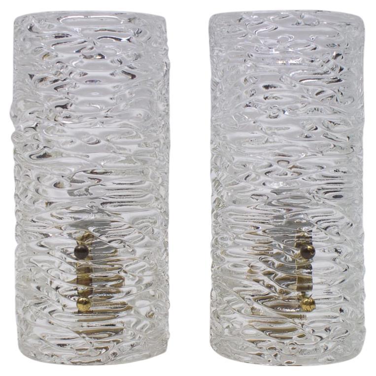 Pareja de apliques de cristal texturado Kalmar, hacia 1960