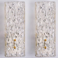 Coppia di applique verticali in ottone a coste Kalmar, anni '70