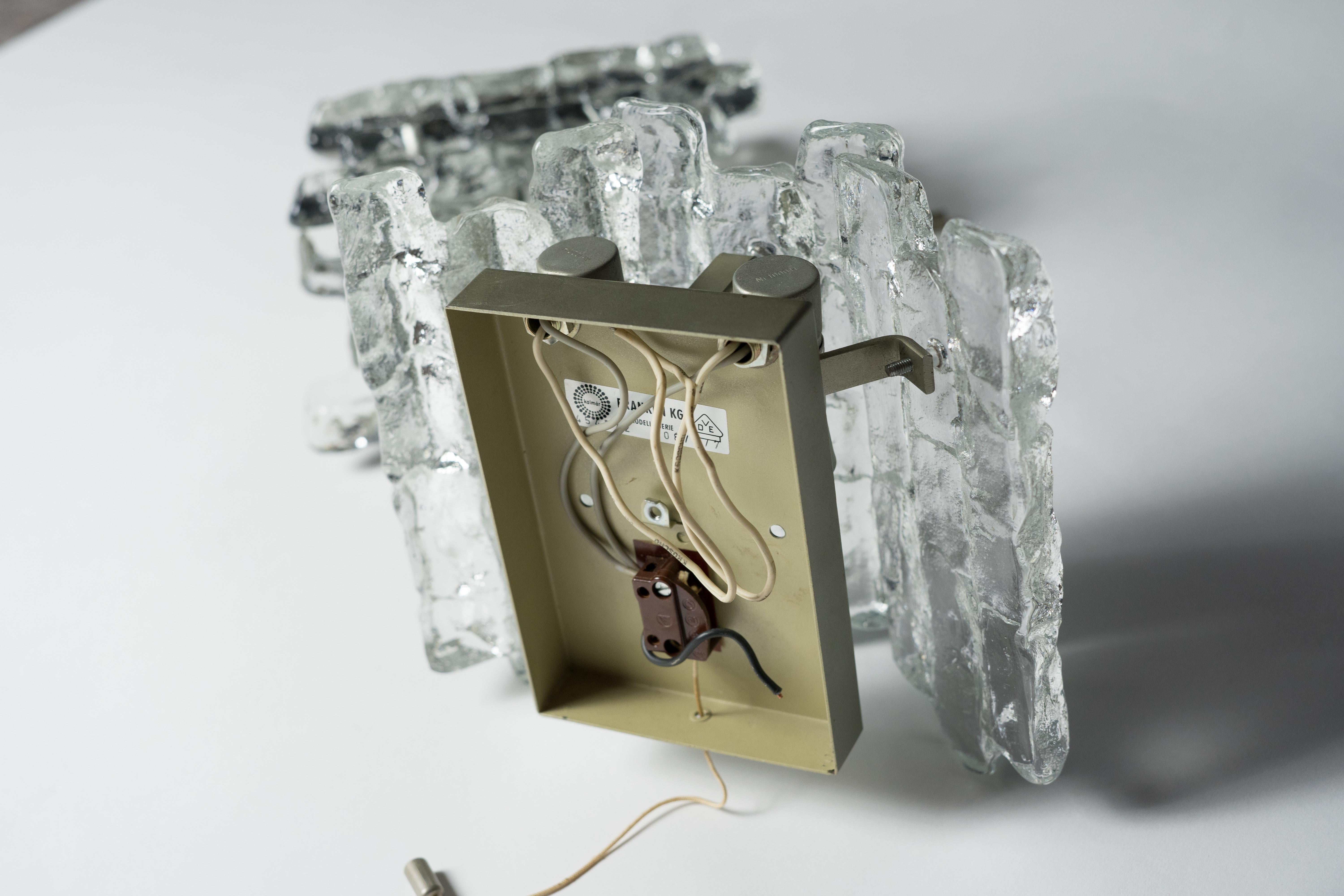 Pareja de apliques Kalmar Elementos de cristal con aspecto de hielo , Años 70, Viena, Austria Austríaco en venta