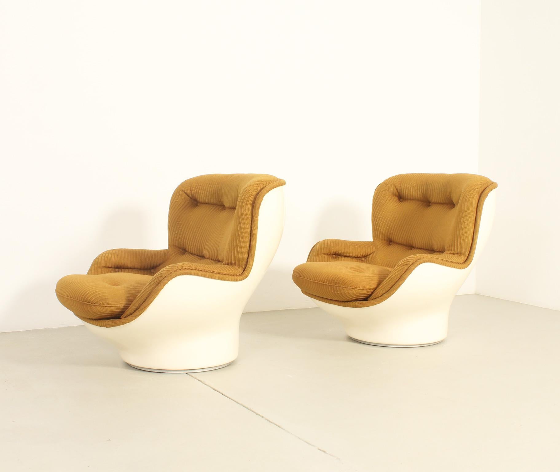 Mid-Century Modern Paire de fauteuils Karate de Michel Cadestin pour Airborne, France, années 1970