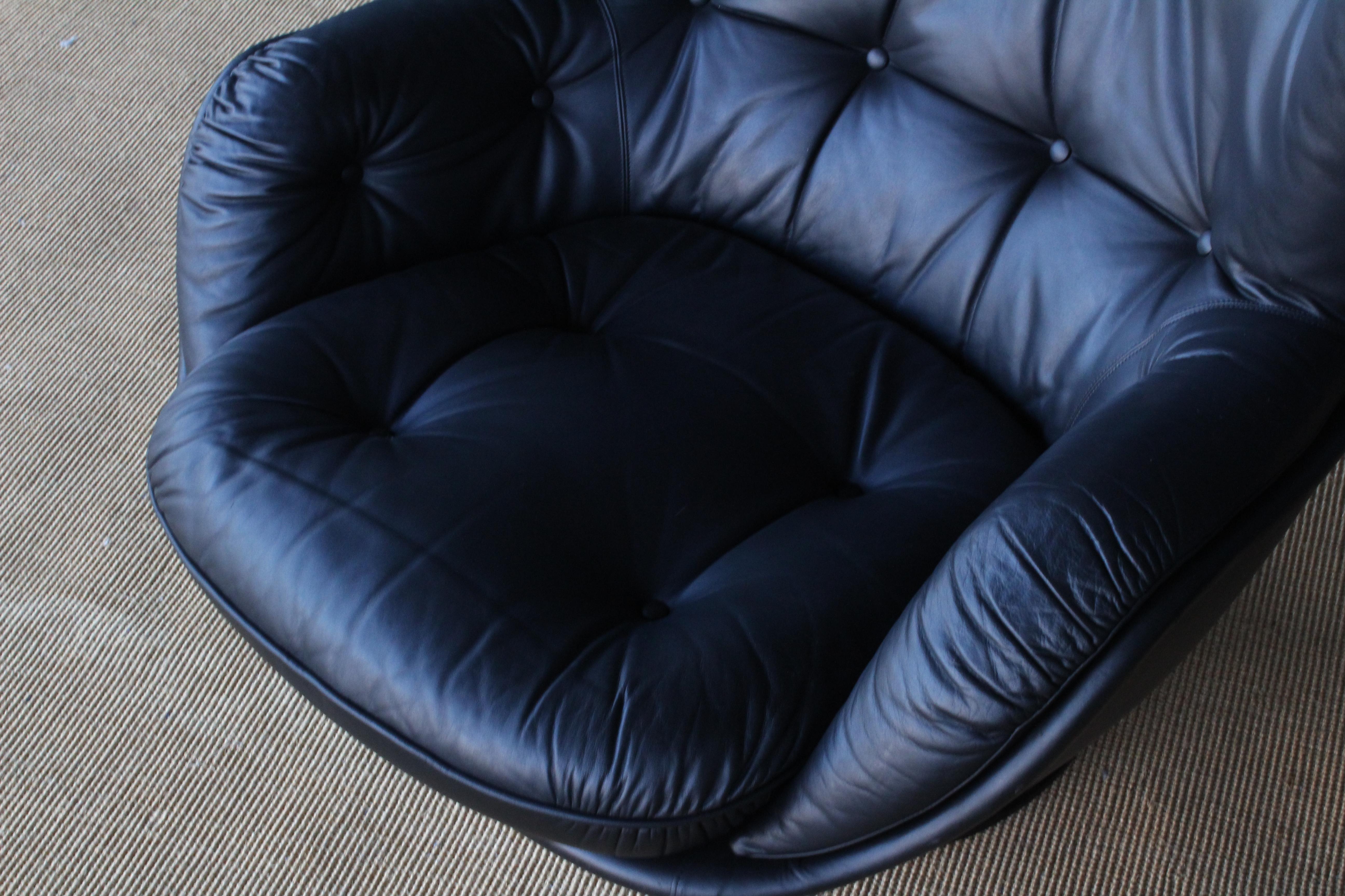 Pair of 'Karate' Lounge Chairs by Michel Cadestin for Airborne, France, 1970s In Good Condition In Los Angeles, CA
