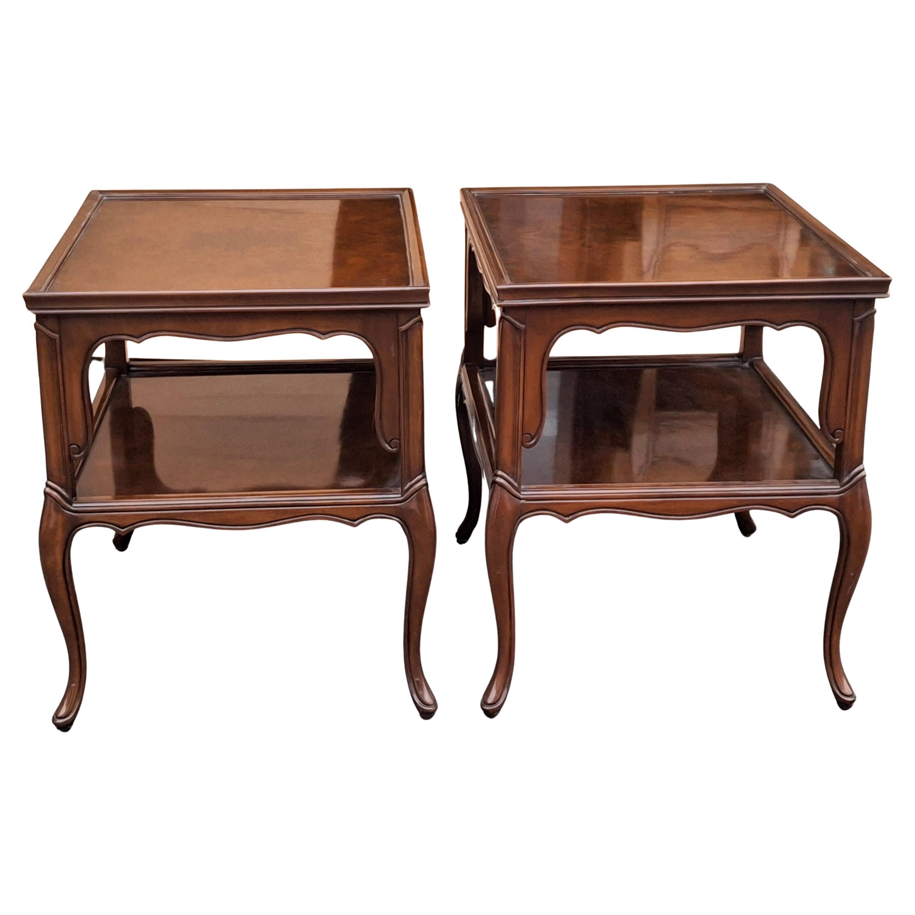 Pareja de mesas auxiliares provinciales de caoba Karges Furniture