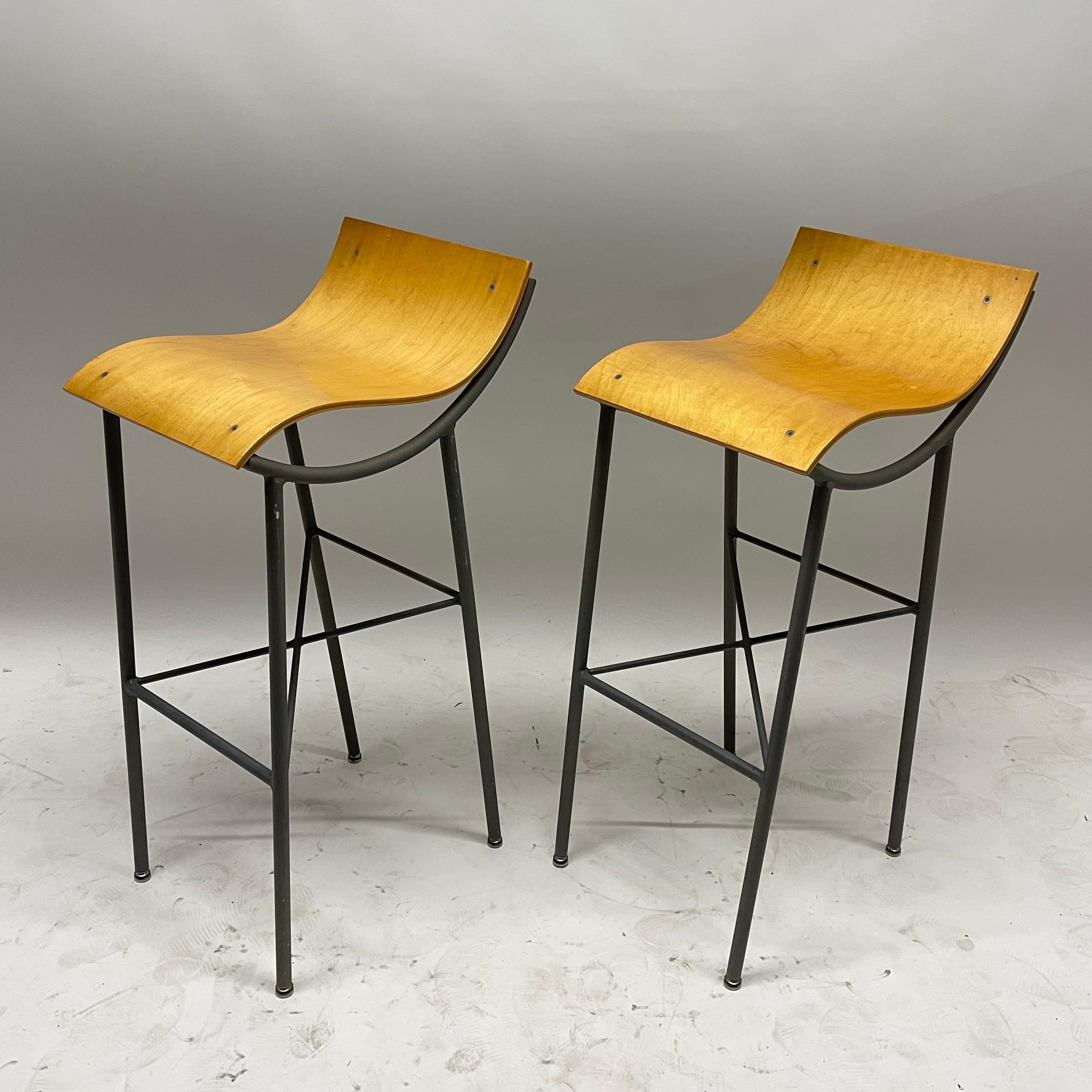 Ein Paar Karim Rashid APR-Hocker oder Barhocker für Pure Design, Kanada, 2001 (Moderne) im Angebot