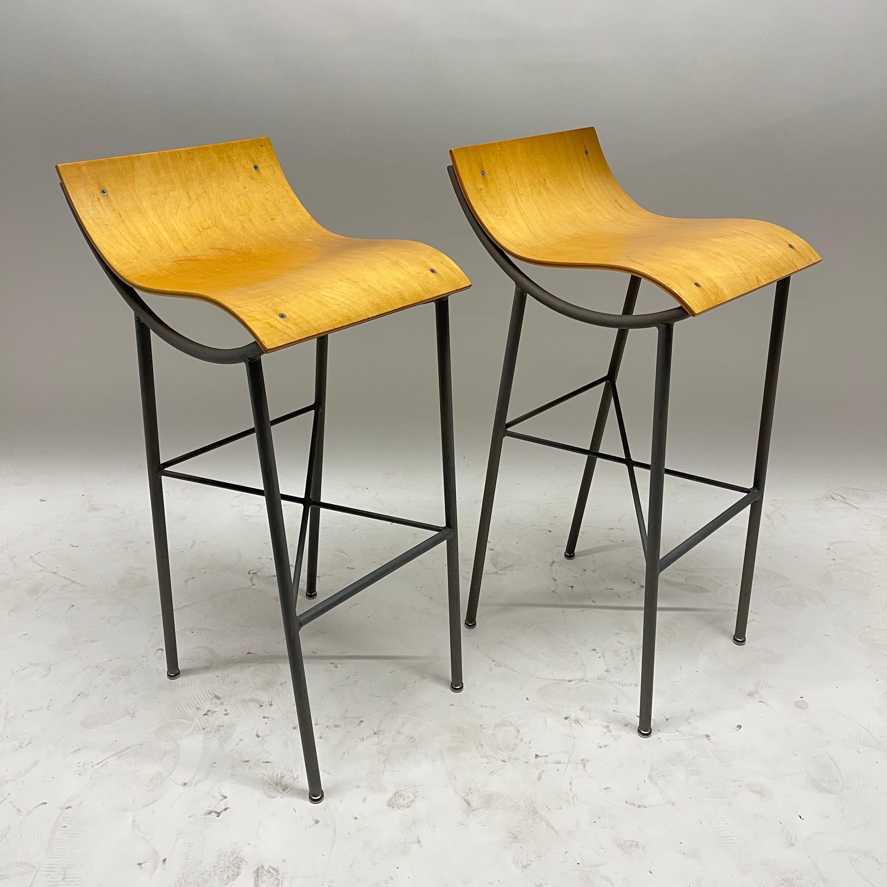 Ein Paar Karim Rashid APR-Hocker oder Barhocker für Pure Design, Kanada, 2001 (Kanadisch) im Angebot