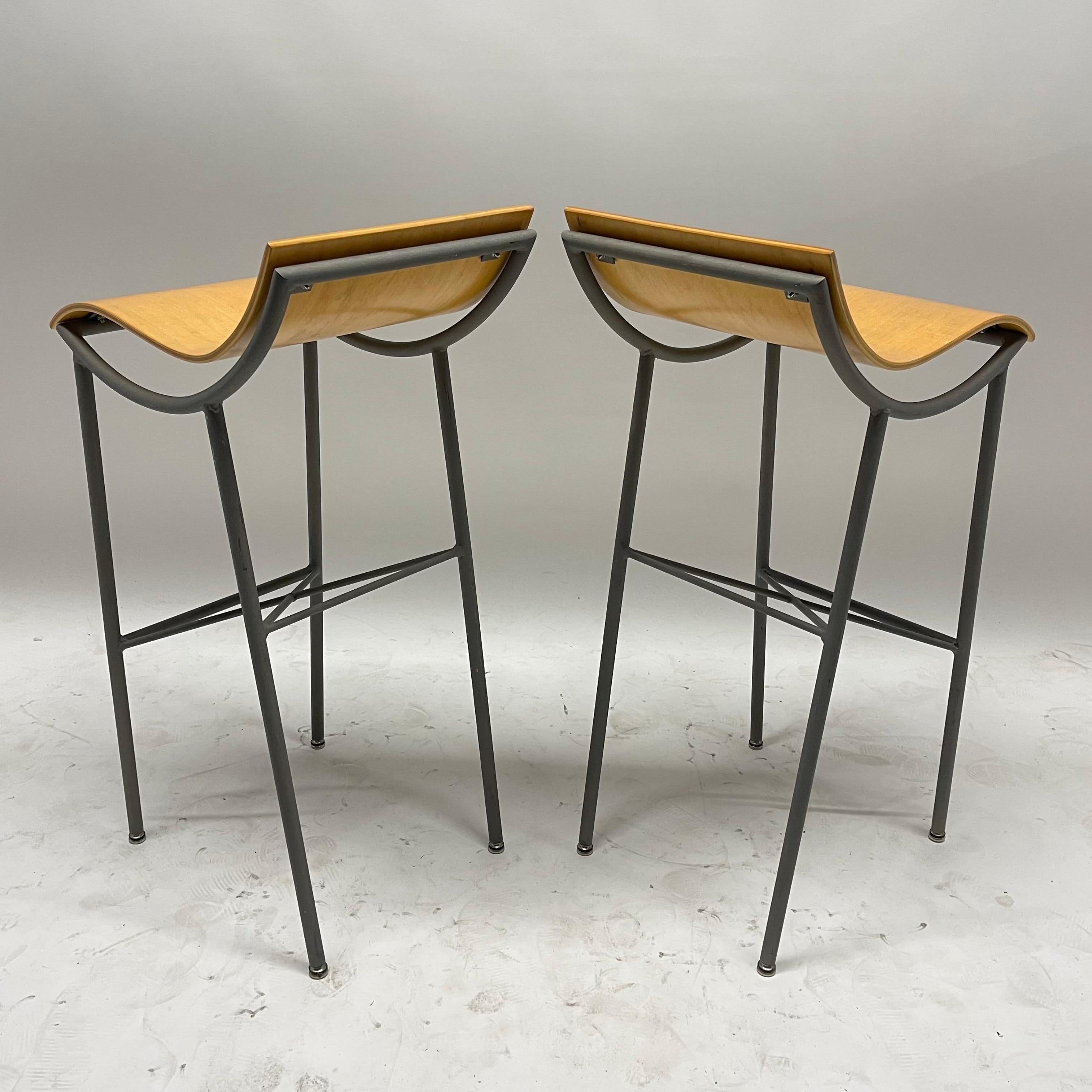 Ein Paar Karim Rashid APR-Hocker oder Barhocker für Pure Design, Kanada, 2001 (21. Jahrhundert und zeitgenössisch) im Angebot