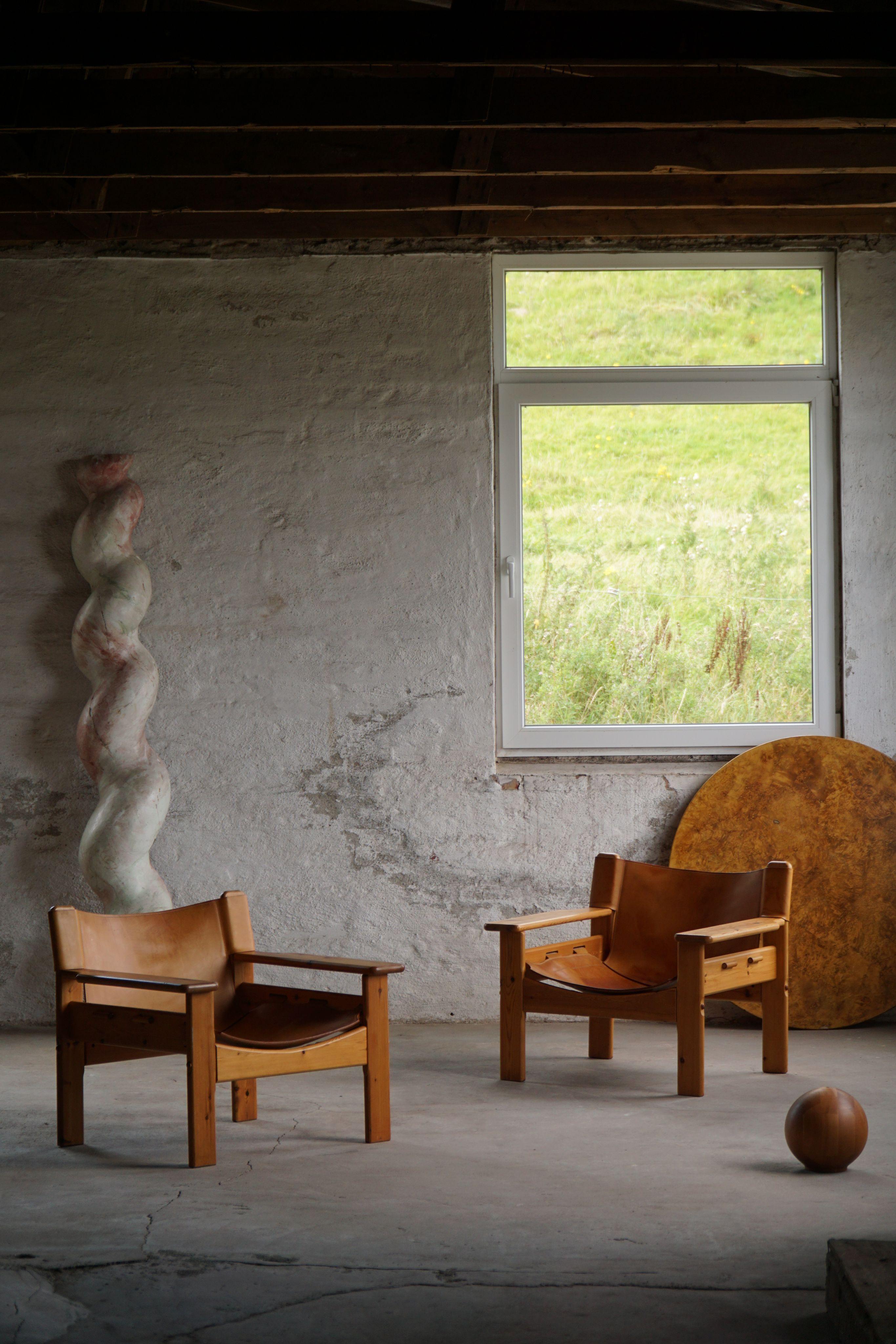 Ein Paar Karin Mobring Style Sessel aus Kiefer und Leder, Schweden, 1970er Jahre im Angebot 4