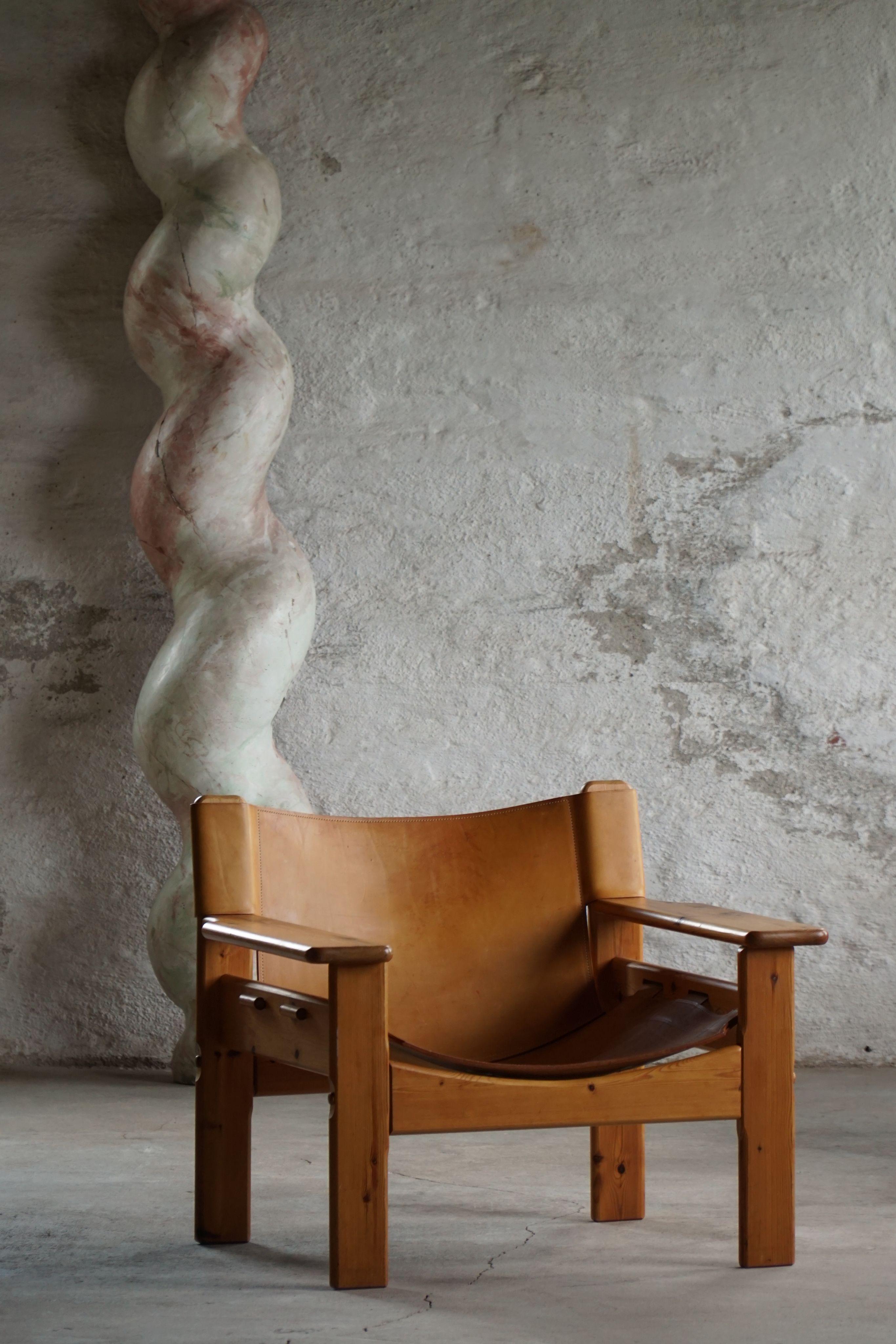 Ein Paar Karin Mobring Style Sessel aus Kiefer und Leder, Schweden, 1970er Jahre (Schwedisch) im Angebot