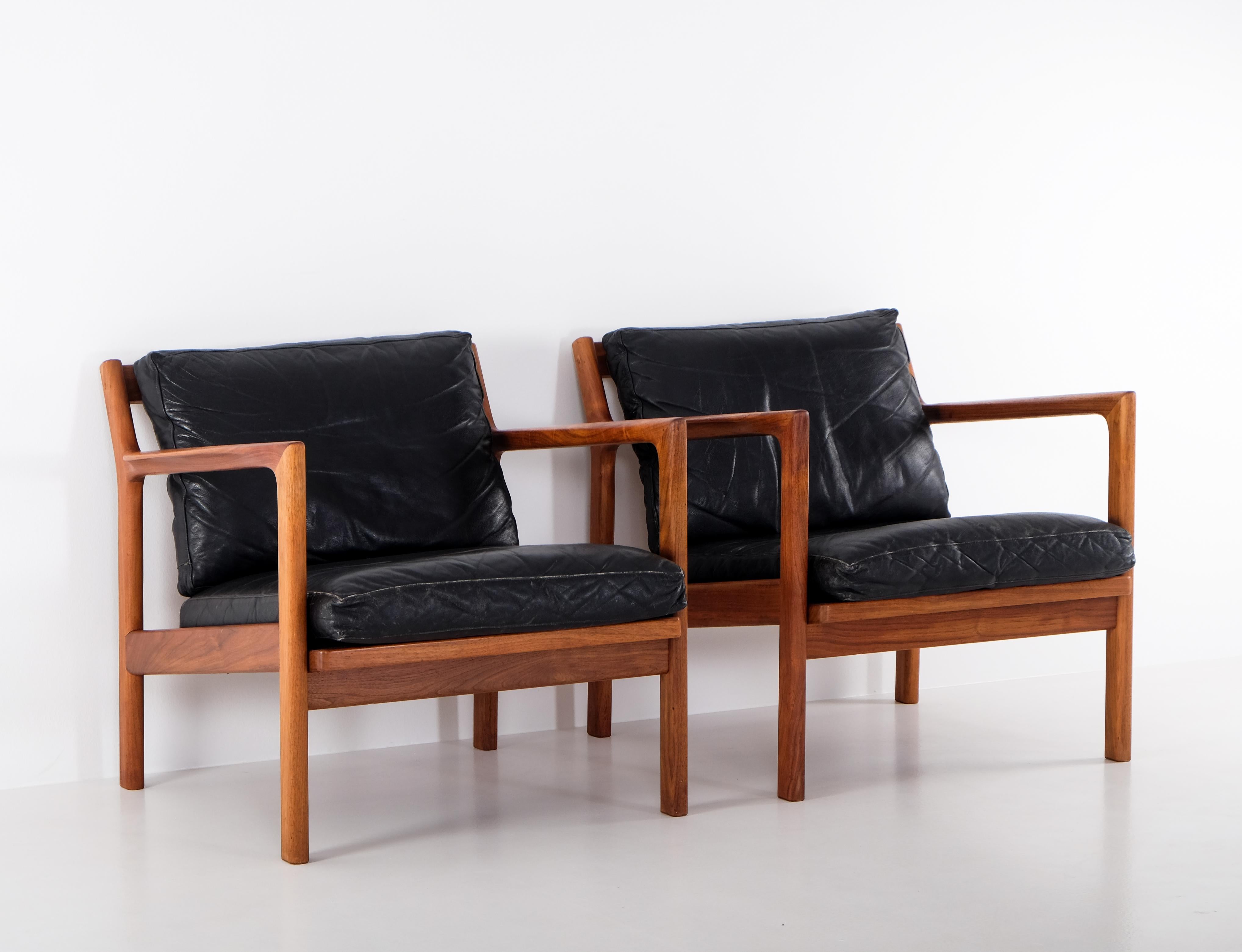 Cuir Paire de fauteuils Karl-Erik Ekselius, Suède, années 1960 en vente
