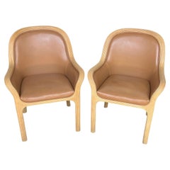 Paire de fauteuils « Linea Cara » en rotin et cuir à accoudoirs fendus, signés Karl Rausch pour Baker