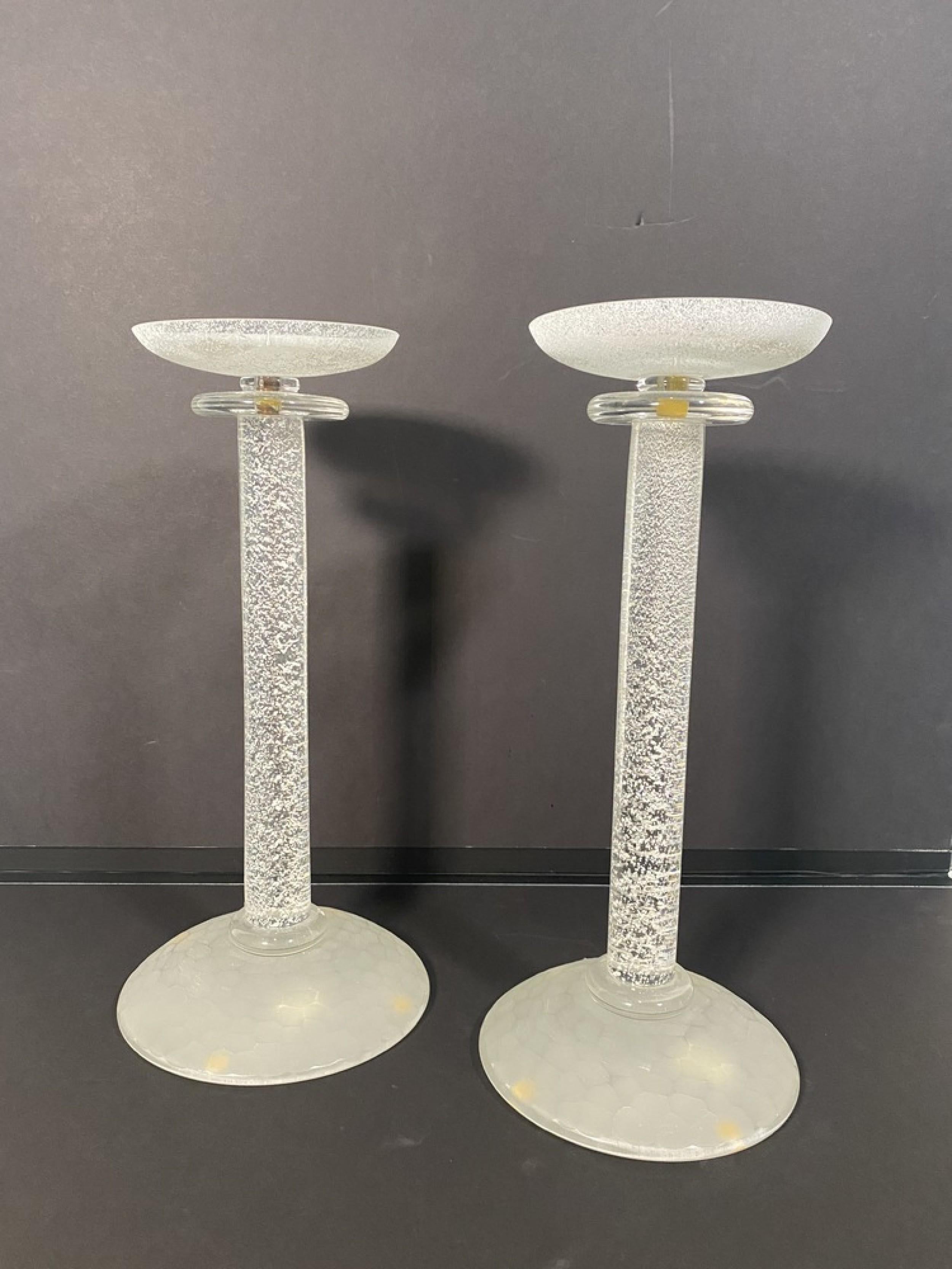 Coppia di candelabri in vetro trasparente del prototipo americano Karl Springer In condizioni buone in vendita a Queens, NY