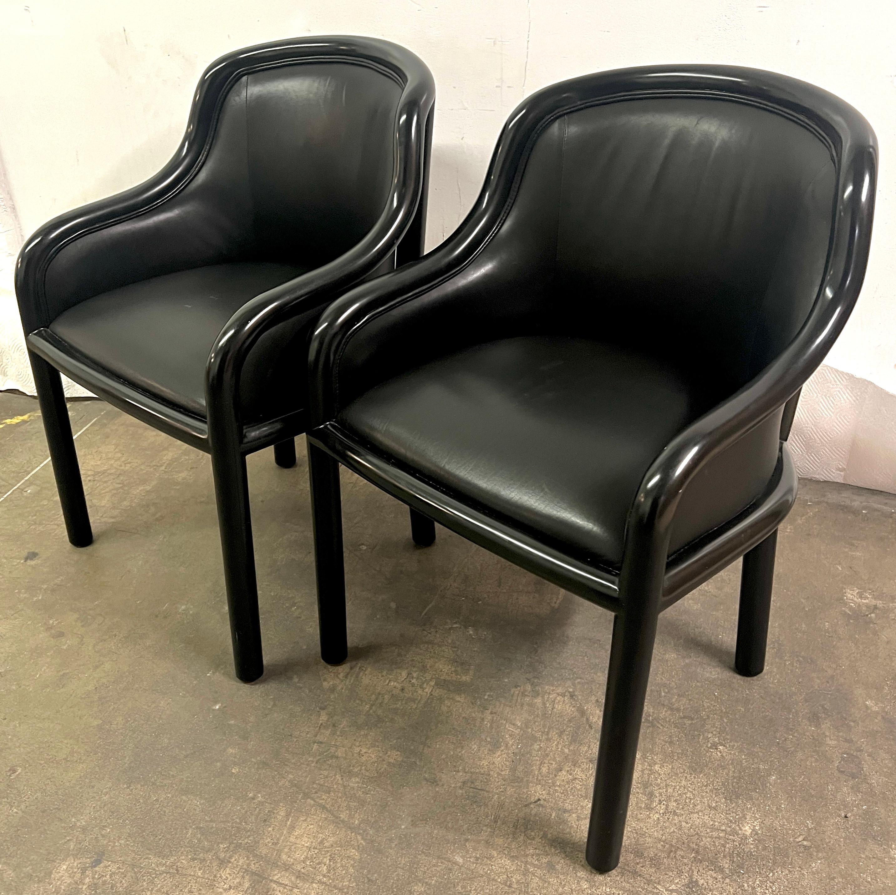 Paar schwarz lackierte Karl Springer-Stühle mit Lammfellsitzen und Lammfellsitzen im Angebot 2