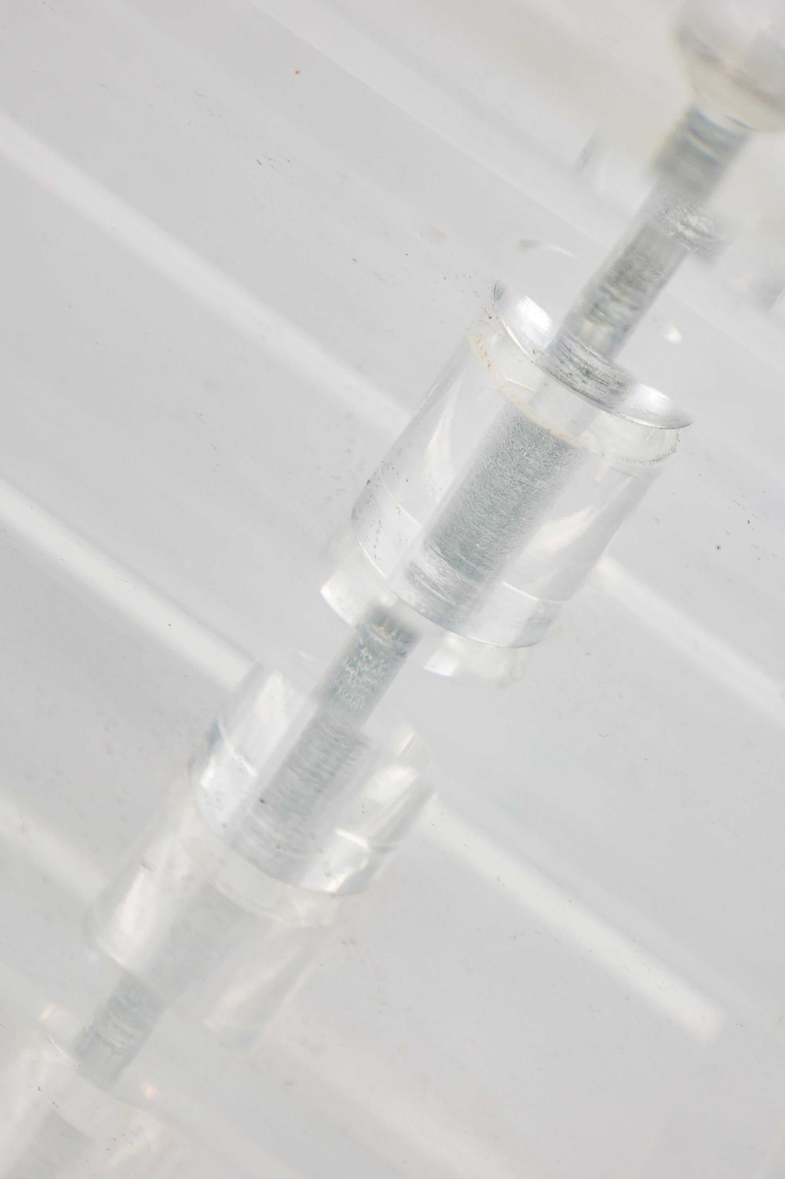 Coppia di panche impilate in lucite trasparente di Karl Springer Contemporary in vendita 1