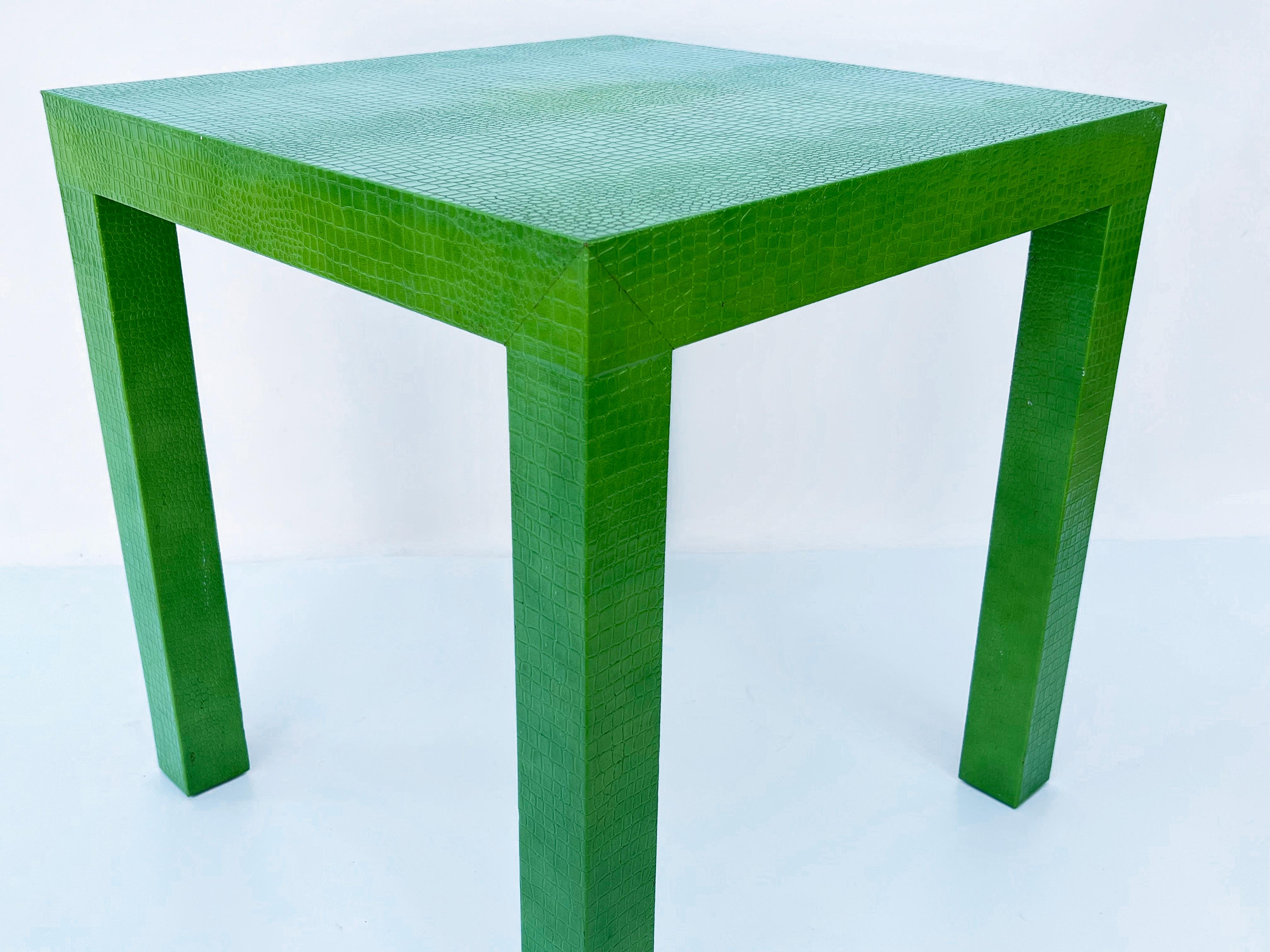 Pair of Karl Springer Crocodile Leather Clad Parsons End Tables In Good Condition For Sale In West Palm Beach, FL