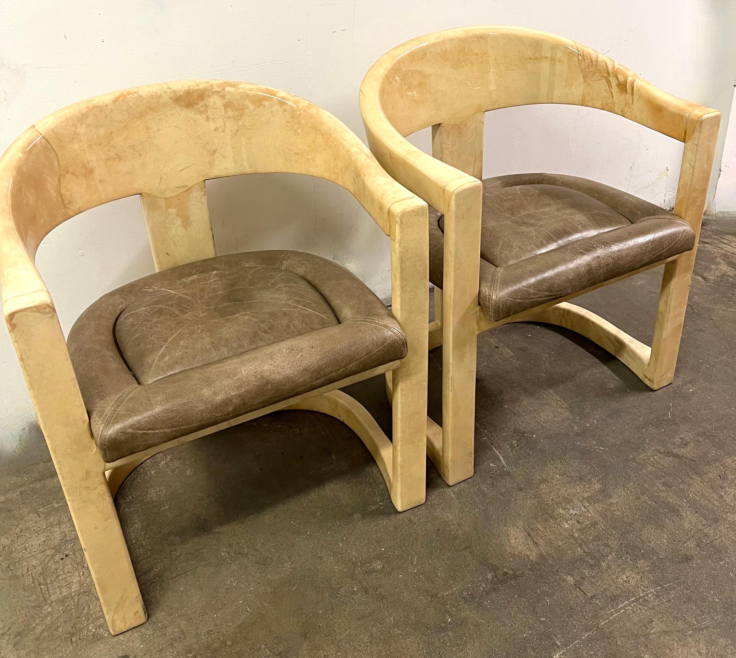Paire de chaises Onassis Karl Springer en peau de chèvre avec sièges rembourrés en cuir en vente 2