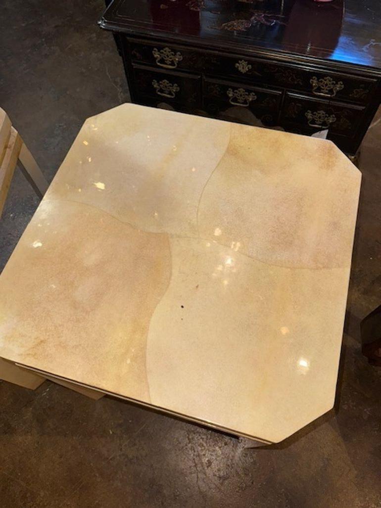 italien Paire de tables d'appoint en parchemin laqué de style Karl Springer en vente