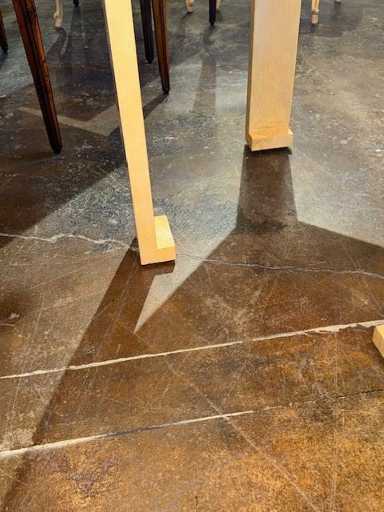 Paire de tables d'appoint en parchemin laqué de style Karl Springer Bon état - En vente à Dallas, TX