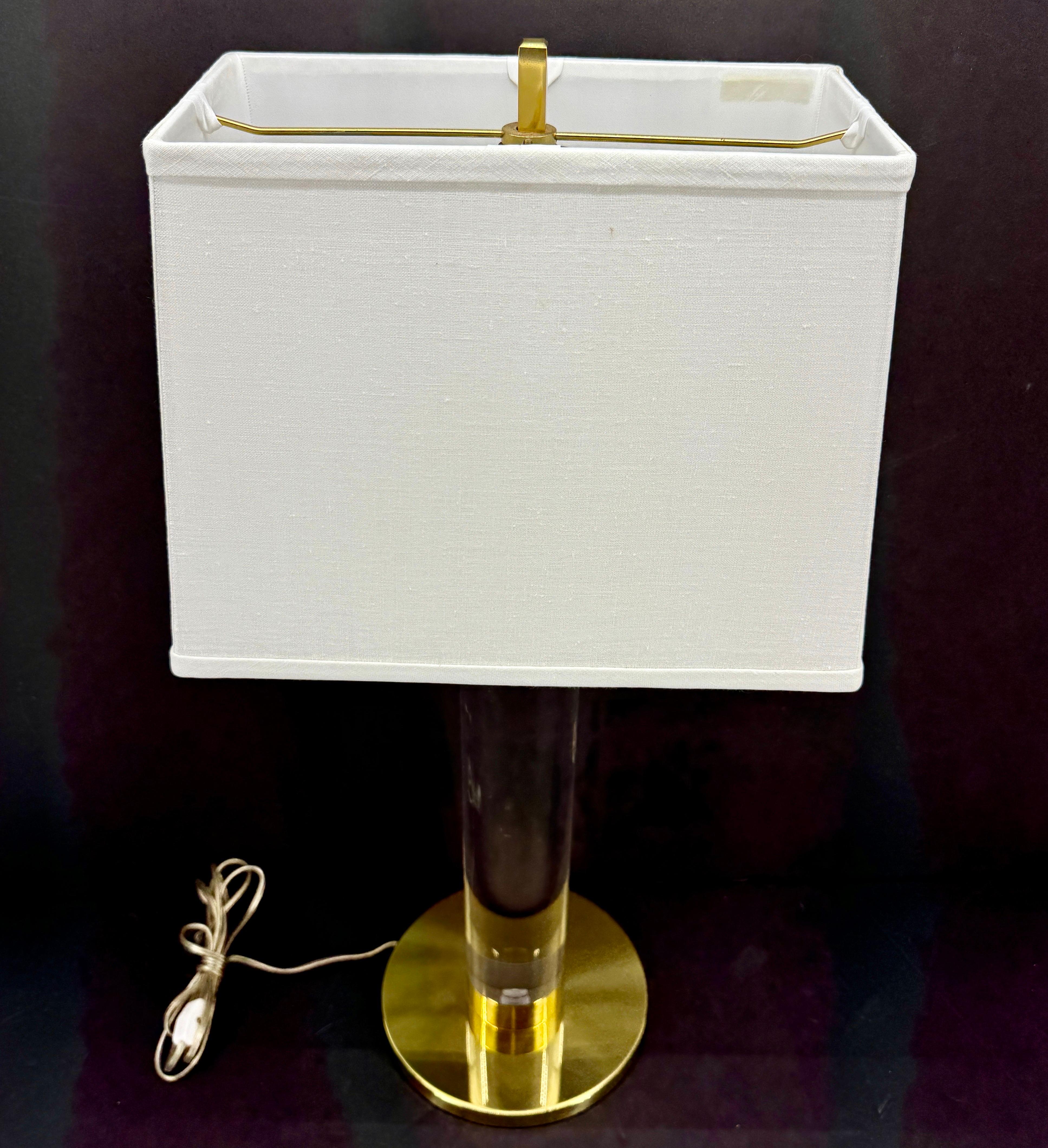 Paire de lampes de bureau de style Karl Springer en laiton et lucite en vente 6